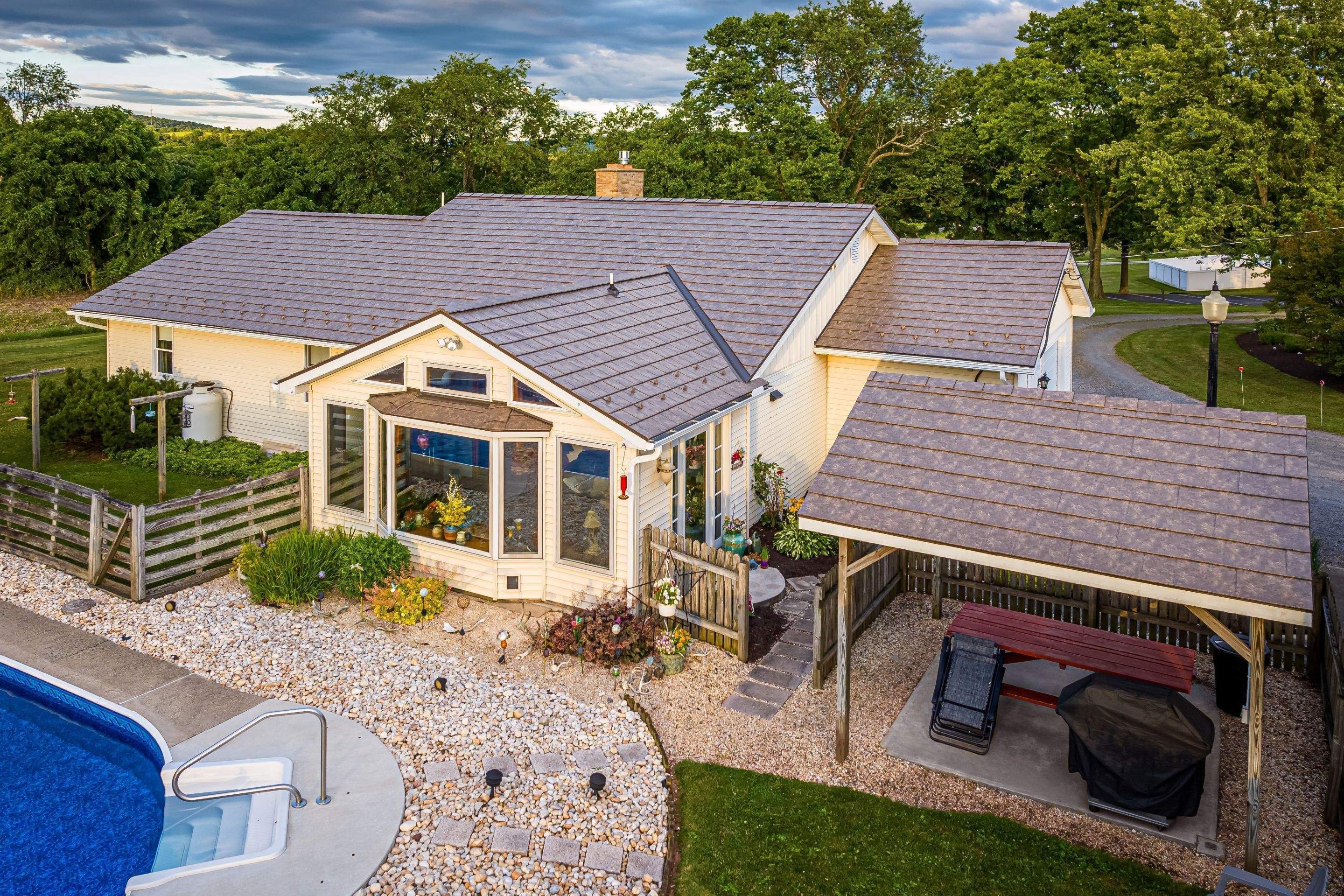 Metal roof-slate by Esh Builders