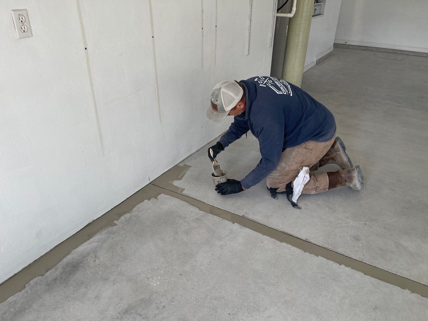 Garage in Hernando, FL with Mount Everest by Cross Creek Concrete Coatings
