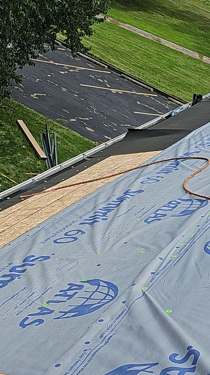 ATLAS PINNACLE COLOR: BLACK PRISTINE by Eagle Eye Roofing