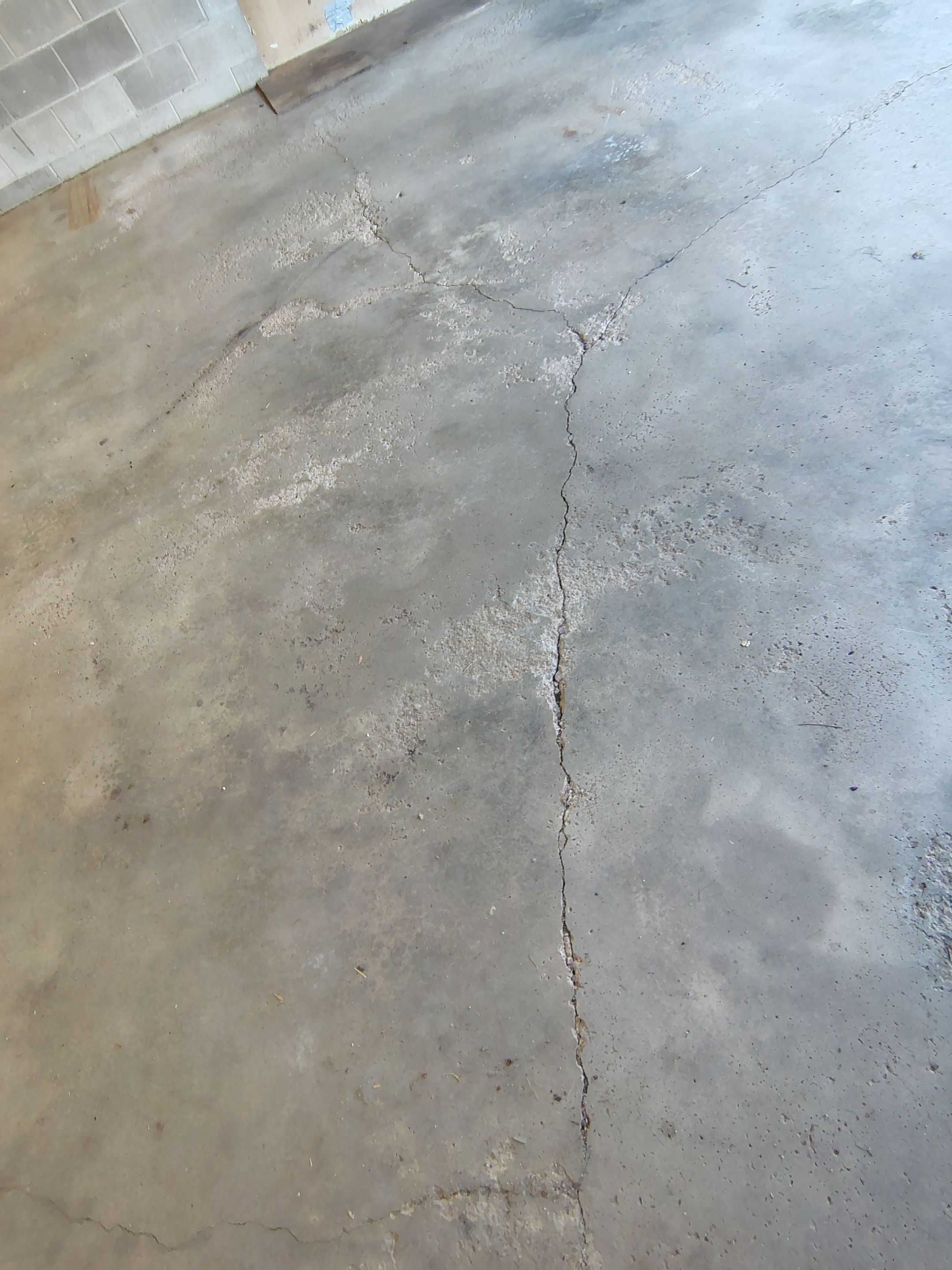 Sioux Falls Garage Epoxy Floor Installation and Concrete Crack Repair by Select Painting, Coatings & Garage Cabinets