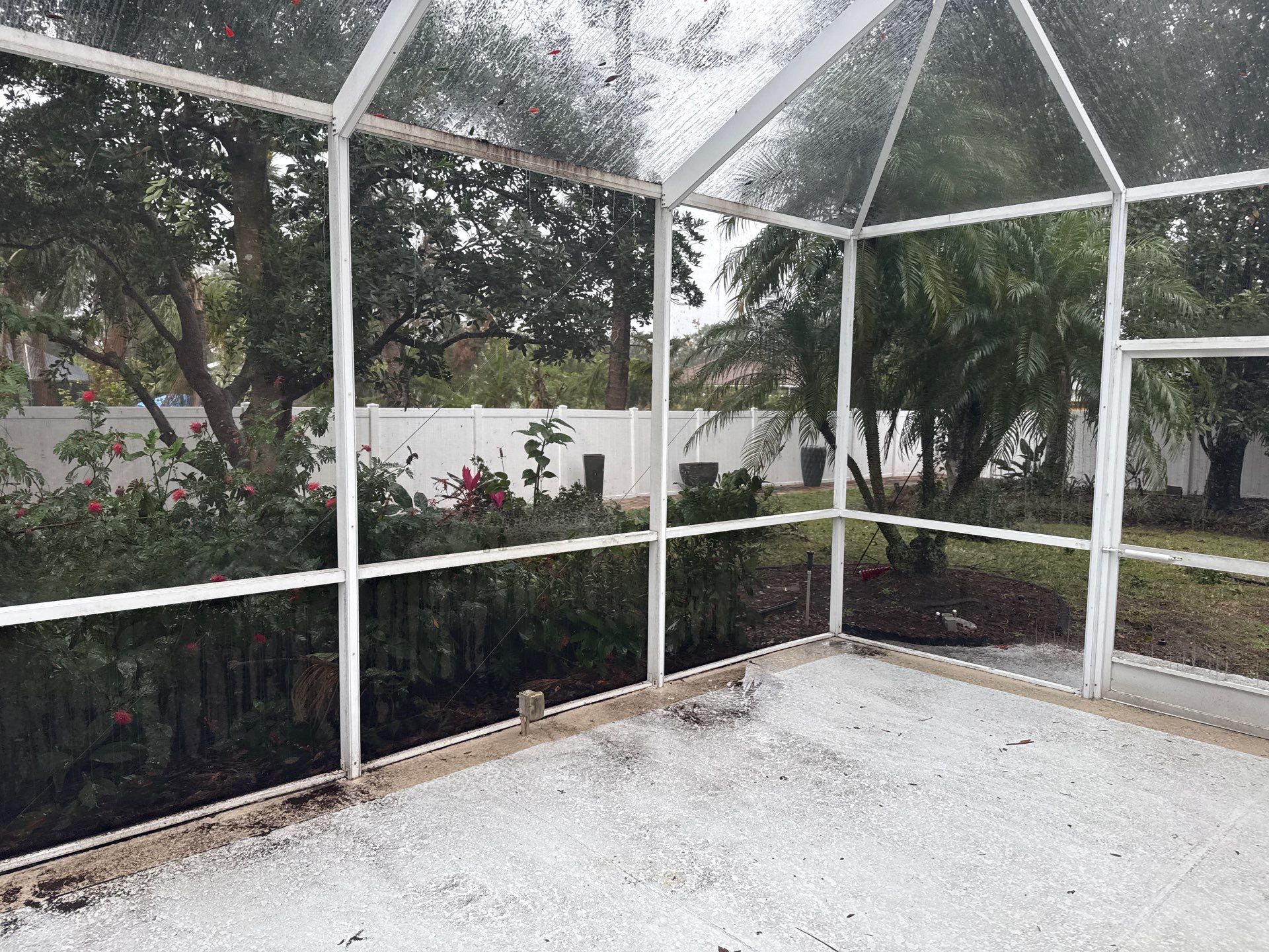 Lanai & Screen Enclosure Cleaning, Paver and Fence Cleaning by Sunshine AquaWash