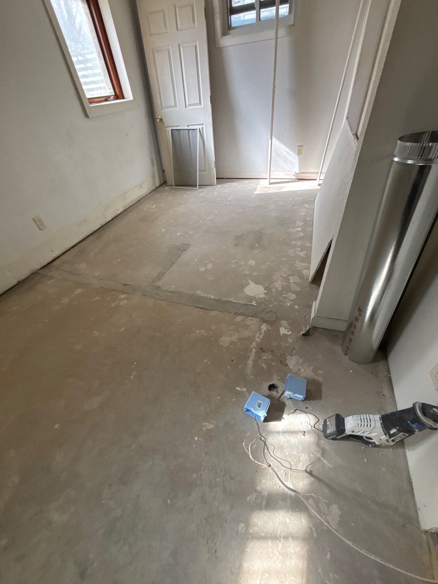 Comprehensive Basement Concrete Floor Coating and Crack Repair in Sioux Falls by Select Painting, Coatings & Garage Cabinets