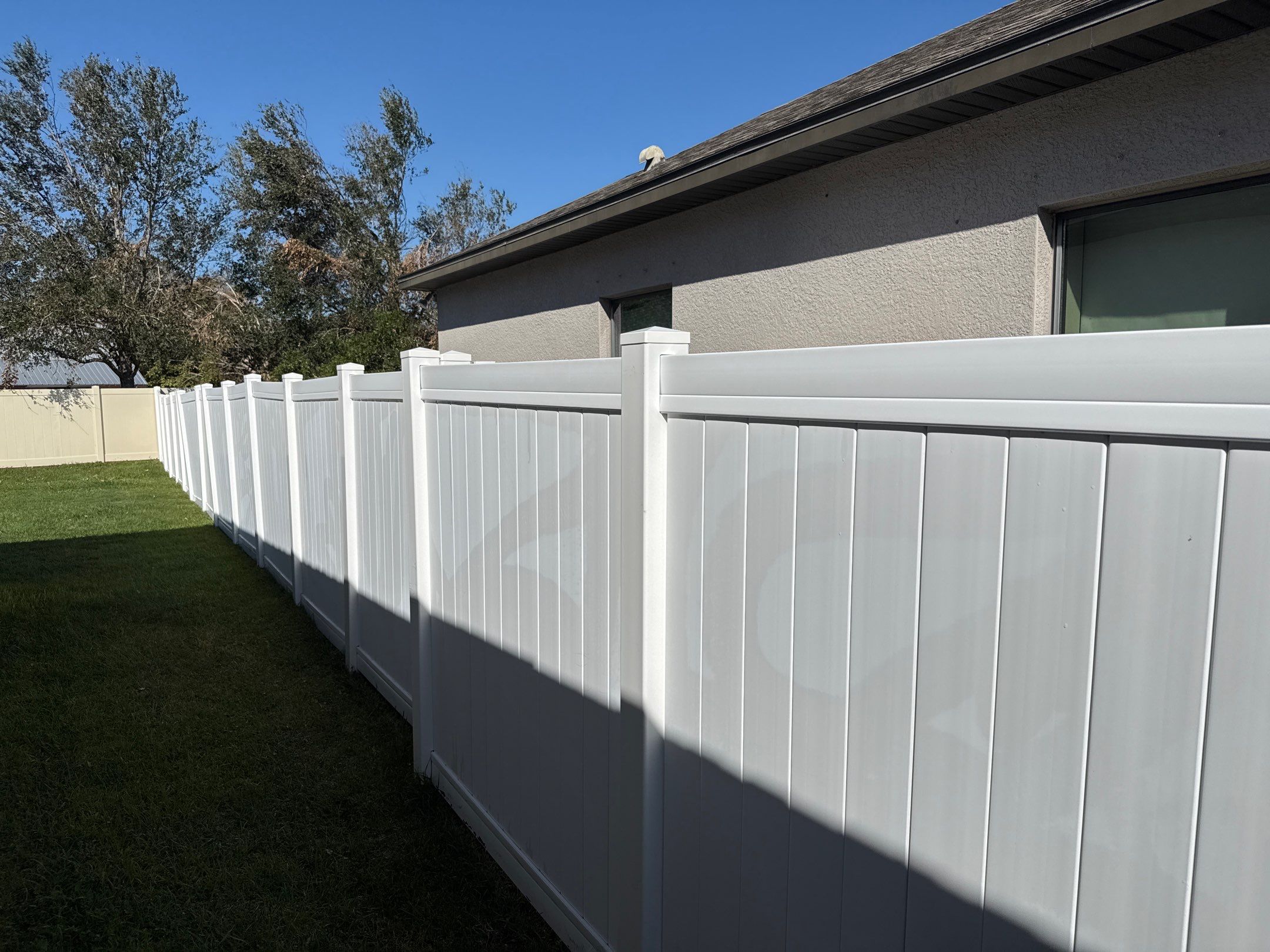Comprehensive Concrete and Vinyl Fence Cleaning in Willow Walk Community, Palmetto, FL by Sunshine AquaWash