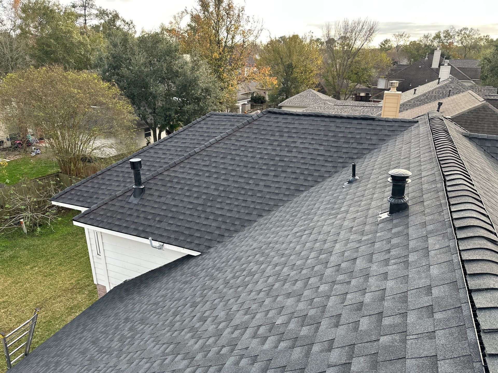 GAF HDZ CHARCOAL W/ PREMIUM RIDGE Z by Motion Roofing