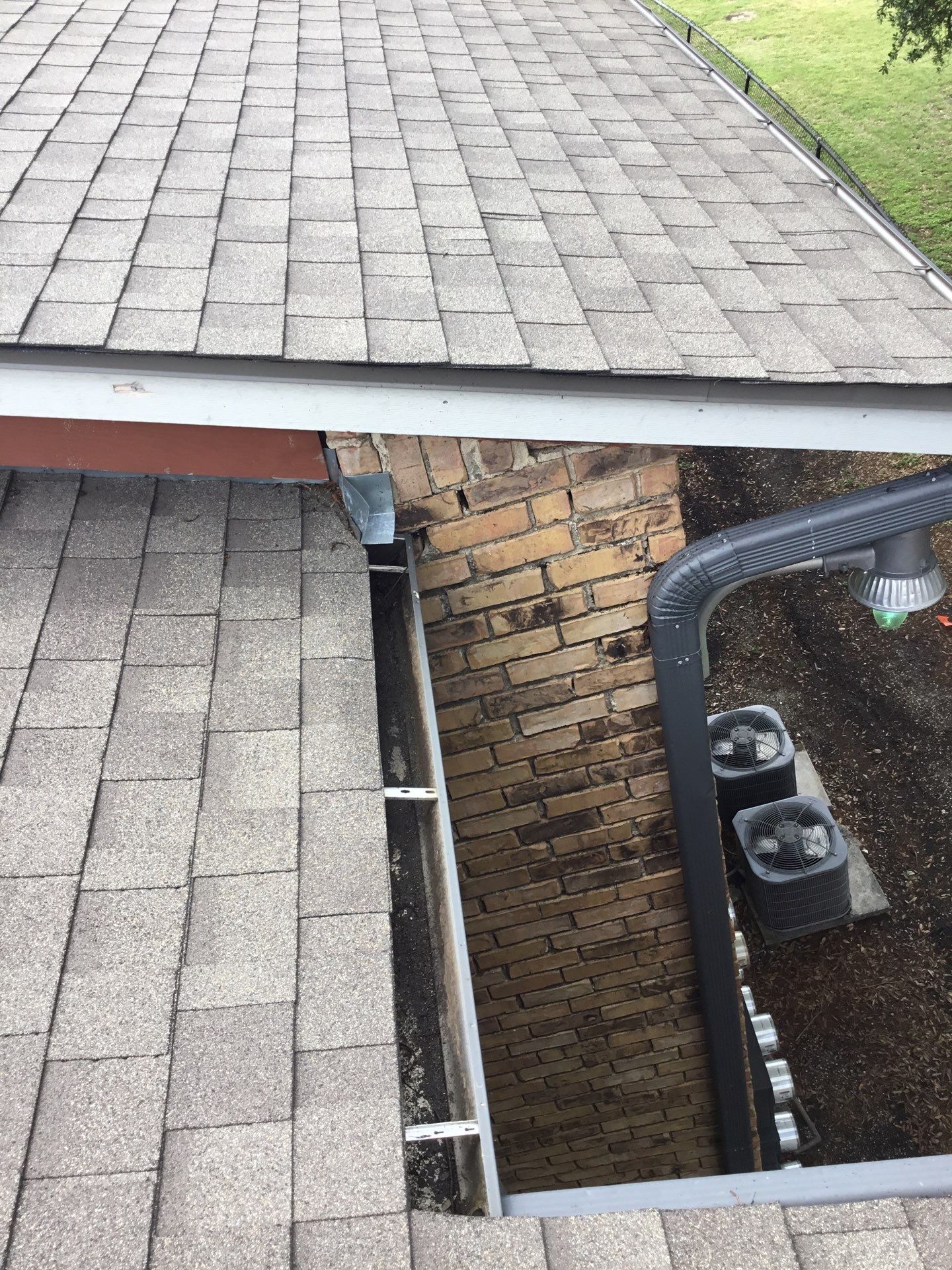 Commercial gutter cleaning Killeen & Temple after photo with clean gutters