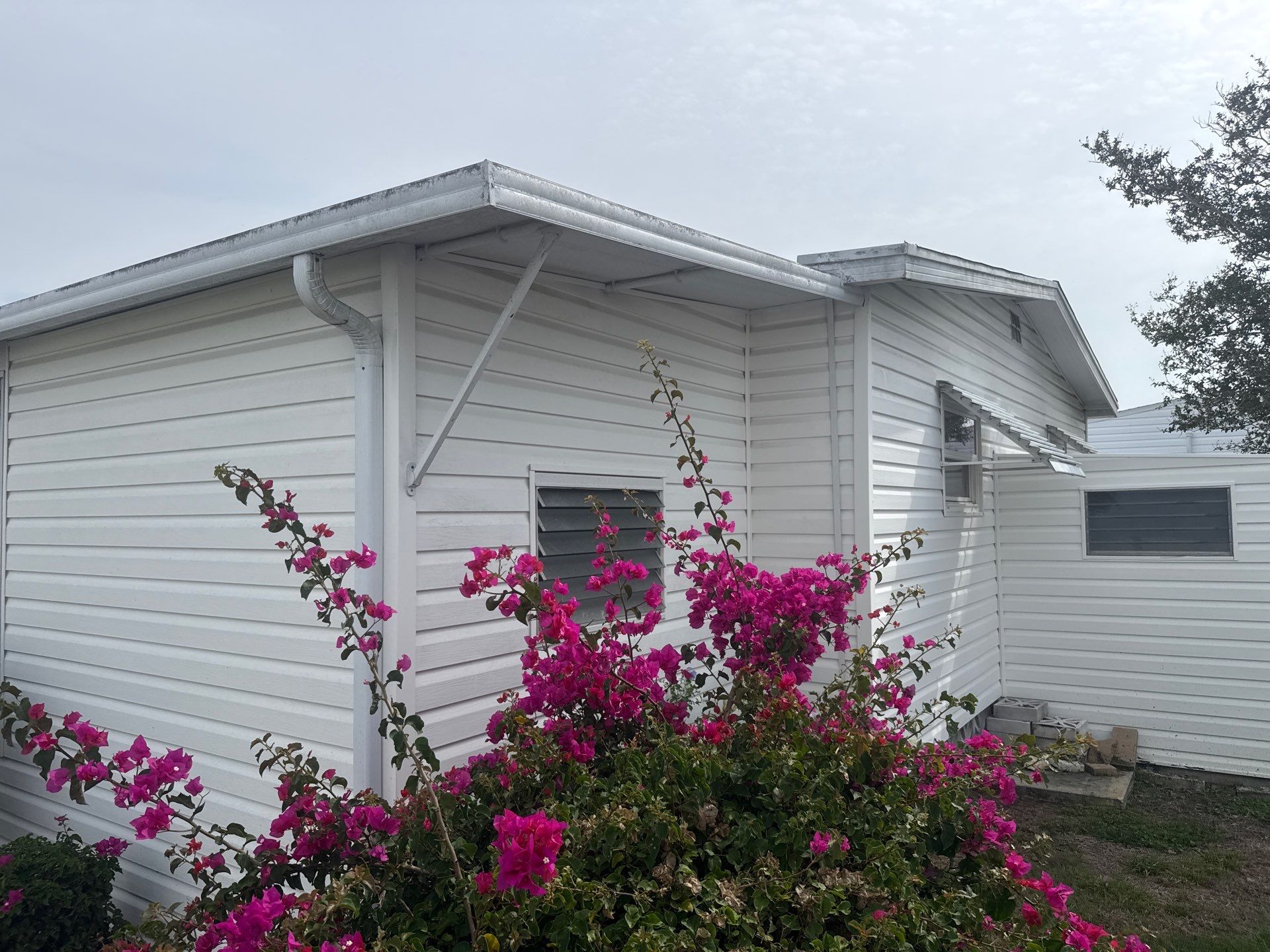 Mobile Home Soft Wash in Desoto/Tidevue Estates – Ellenton, FL by Sunshine AquaWash