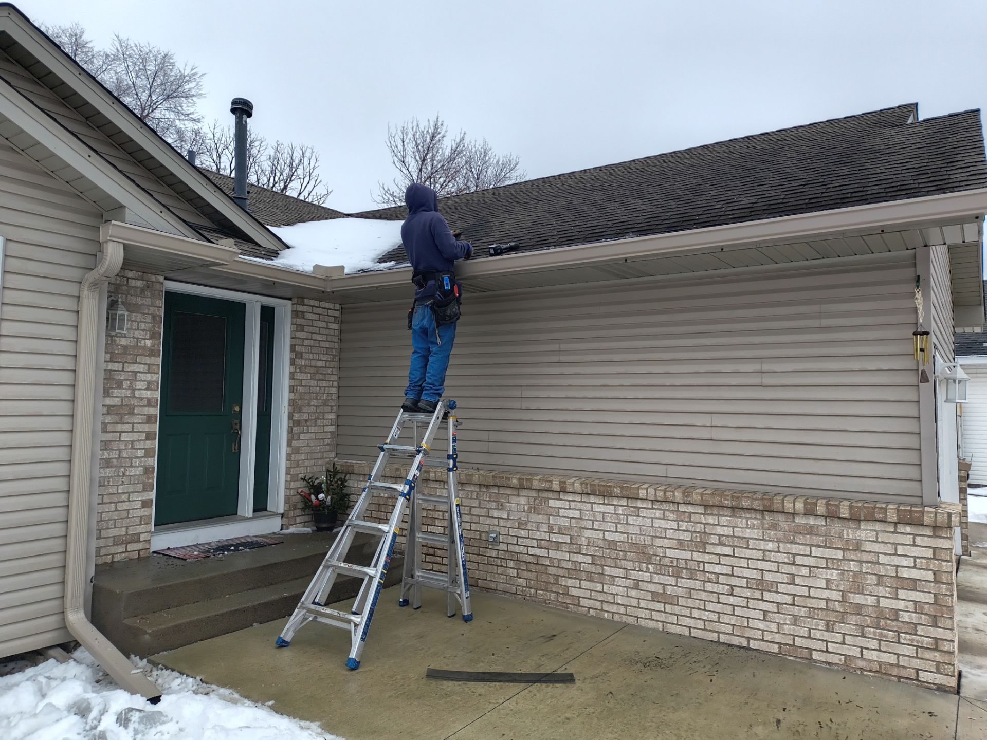 Residential Seamless Gutter and Gutter Guard Installation in Buffalo by Next Level Seamless Gutters / Exteriors Inc.
