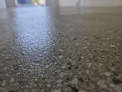 Garage in Shale Hybrid