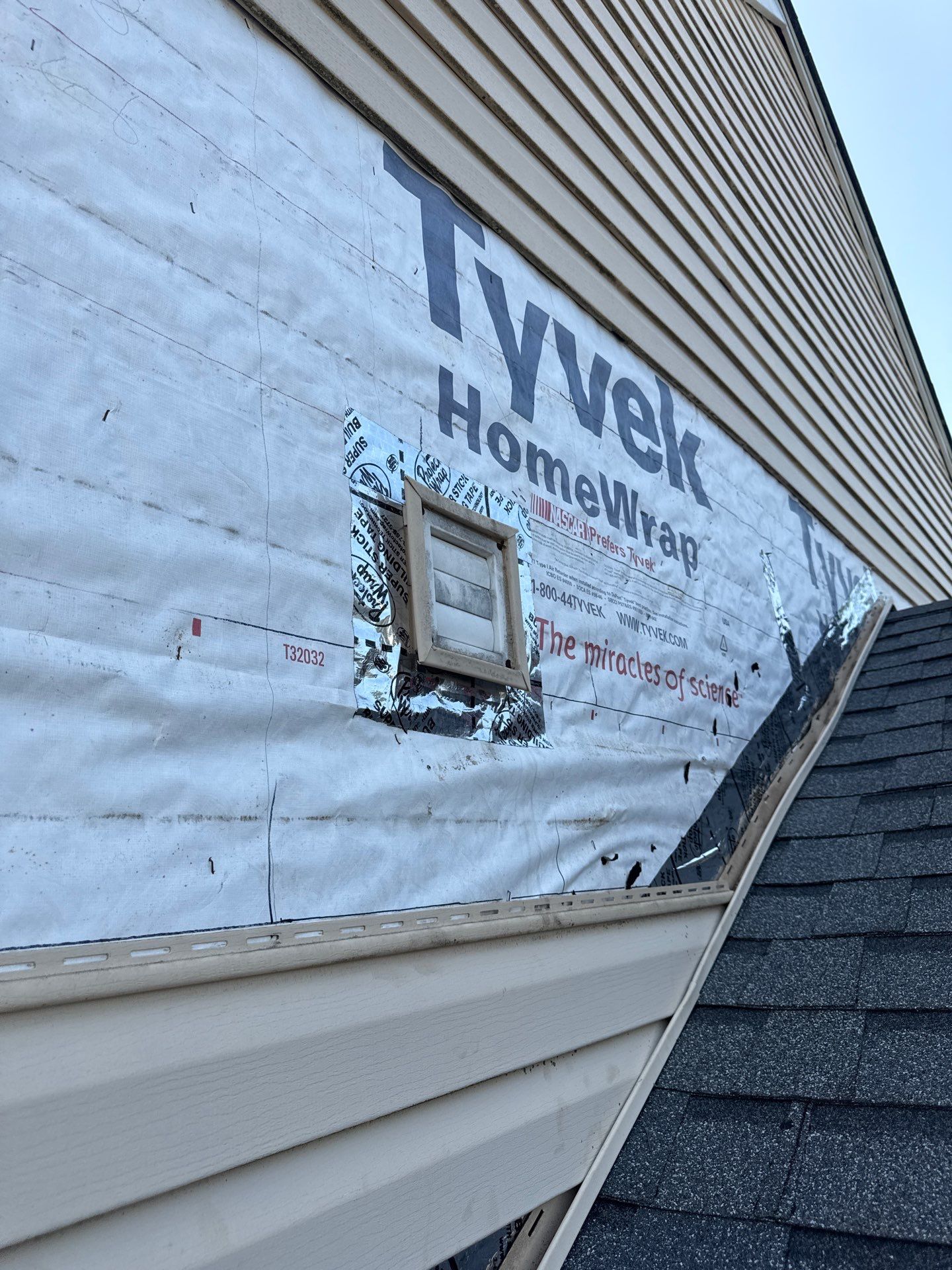Vinyl Siding and Roof Flashing Repair in Thurmont, Maryland by Frederick Roof Repair