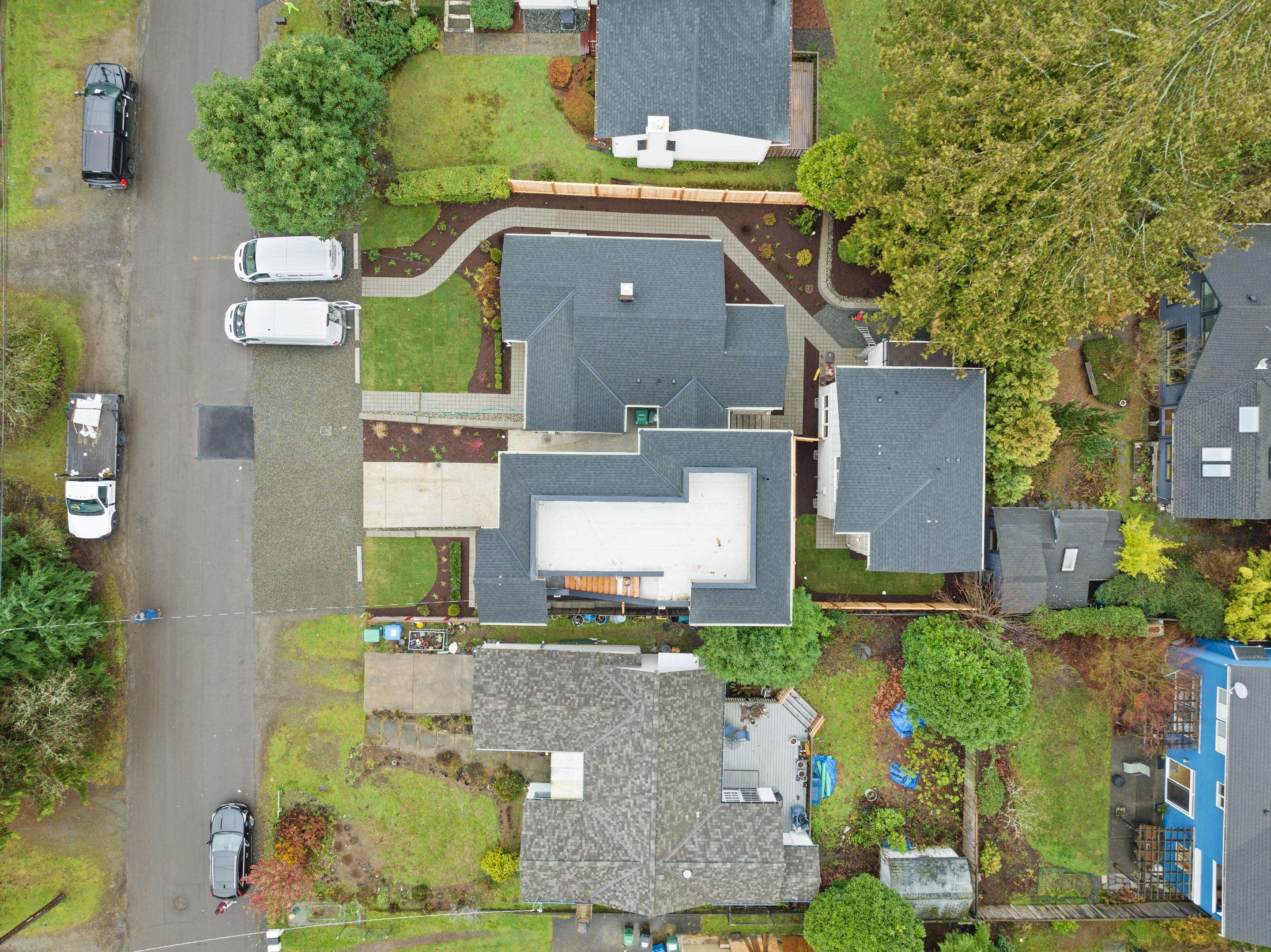 Wedgwood in-fill development by LinMak Construction