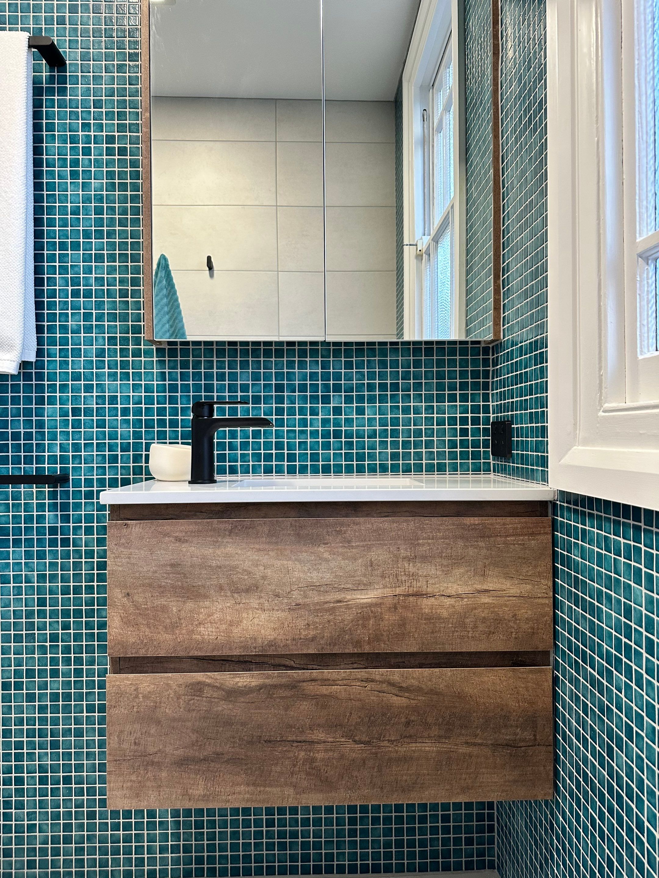 Small Main Bathroom Renovation by Re-seal Bathrooms
