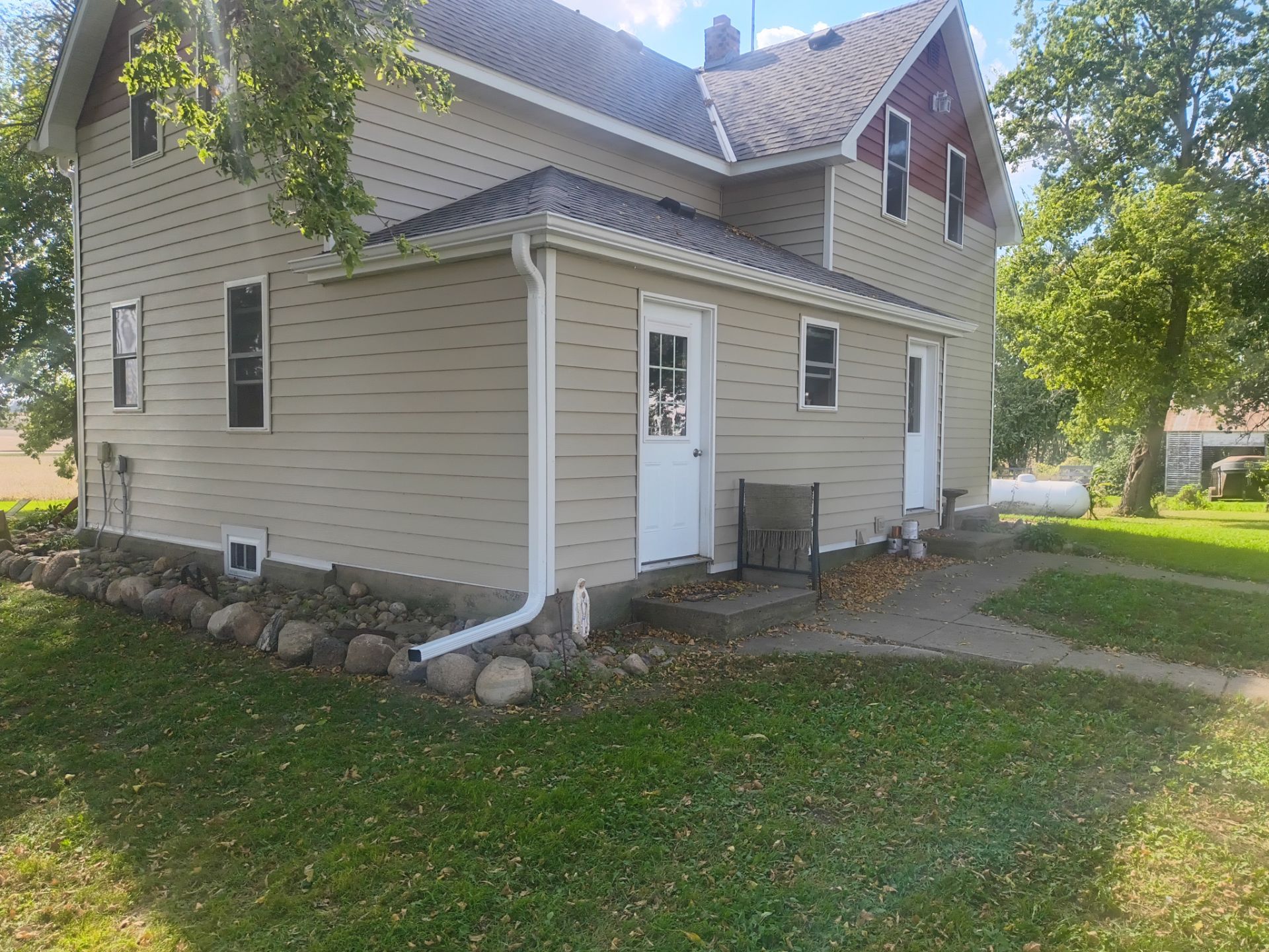 5-Inch Seamless Gutters with Leaf Blaster Pro – Eden Valley, MN by Next Level Seamless Gutters / Exteriors Inc.