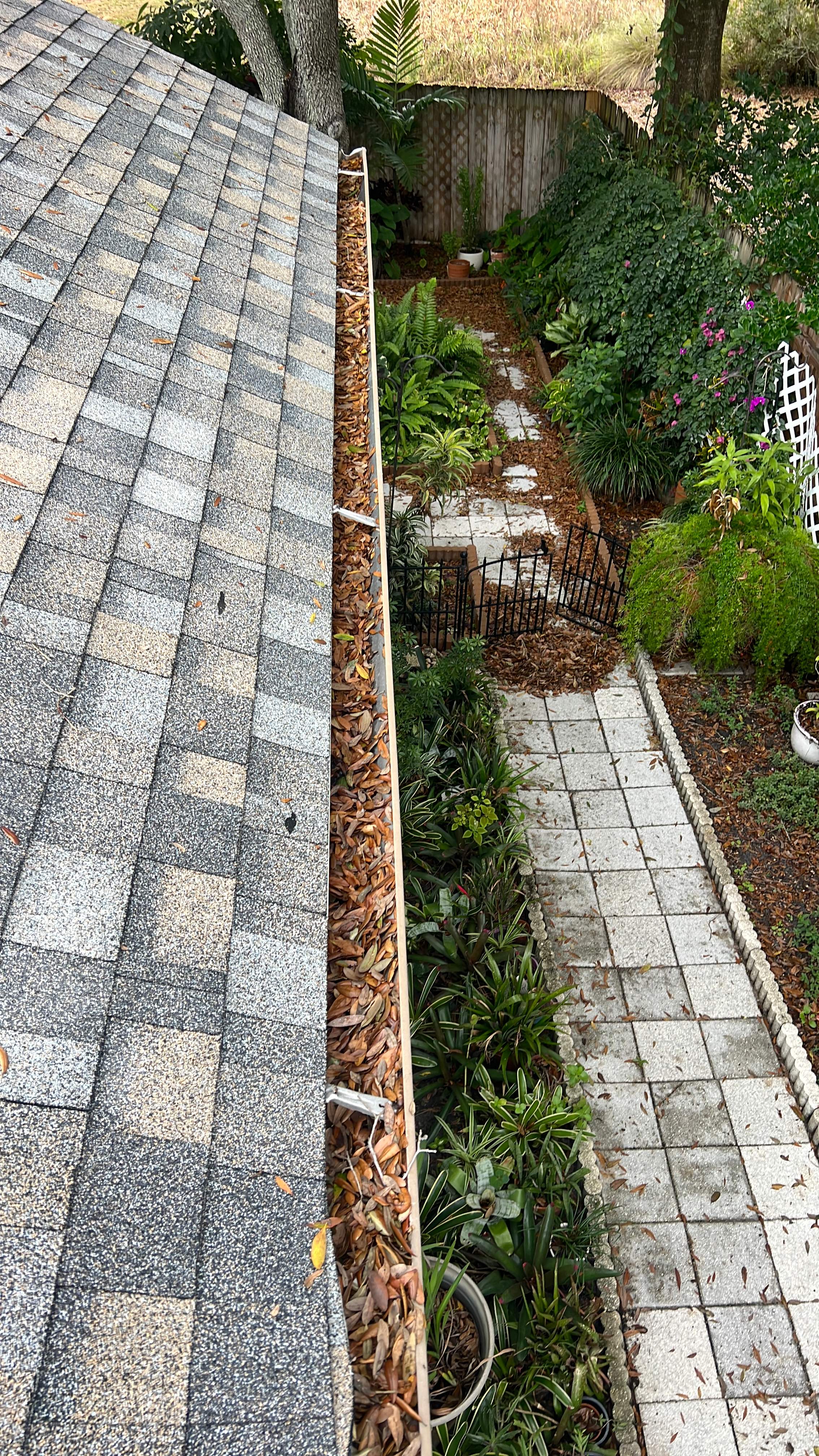 Bradenton gutter cleaning job, Job done, gutters at a residential location