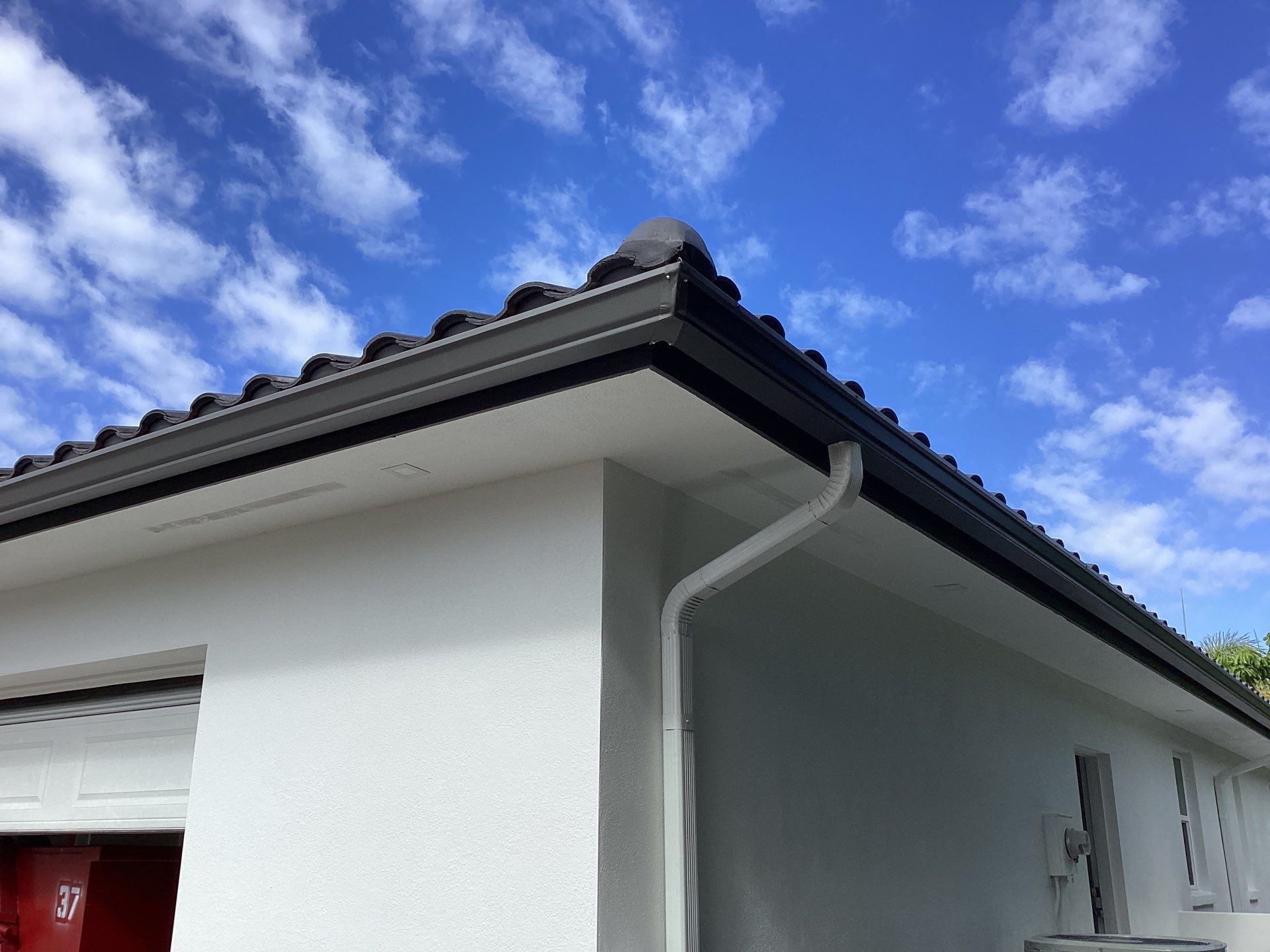6 Inch Seamless Gutters using bronze gutters in Sarasota FL by Gutter Professors