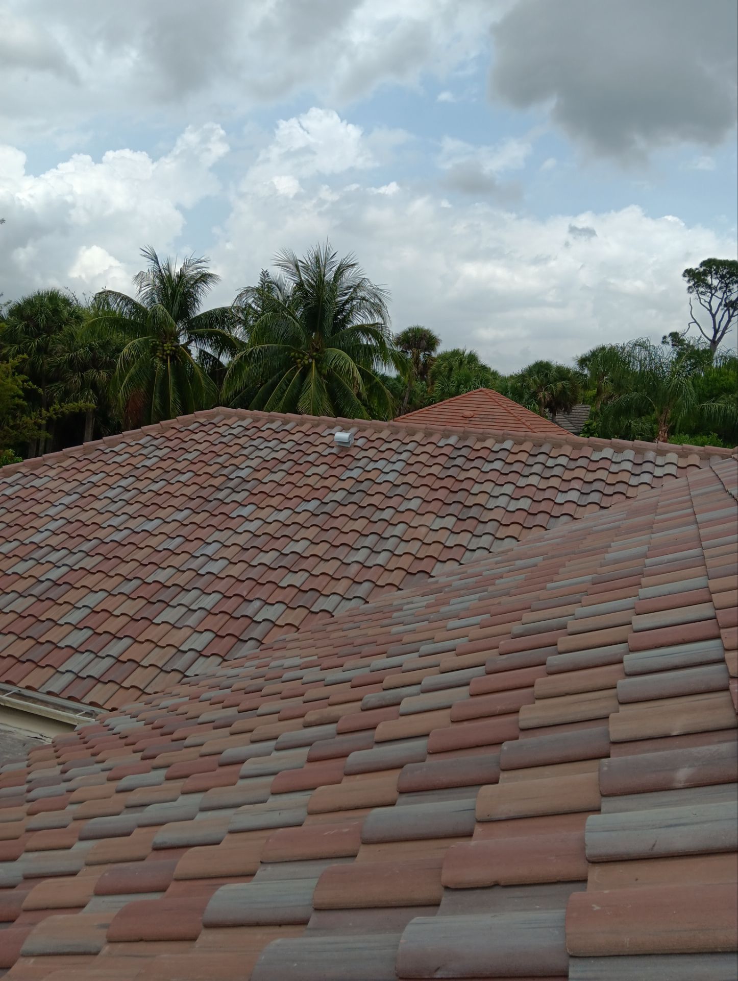 Tile Roof Replacement in West Palm Beach ā Professional, Transparent, and On-Time Service by Aastro Roofing