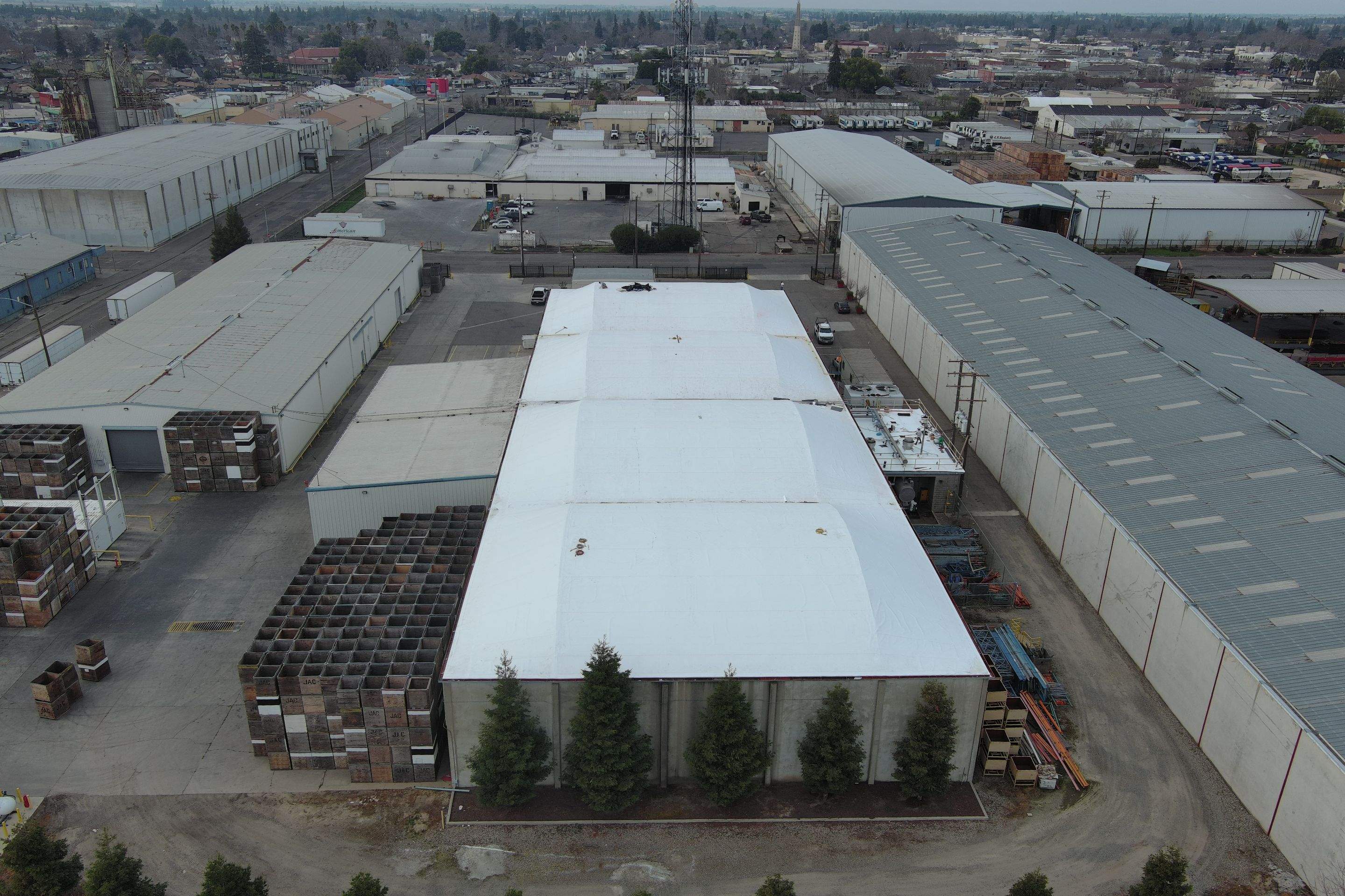 TPO single-ply roofing system using GAF Single-ply TPO 60 mil with 1.5 inch ISO board insulation by Straight Edge Roofing Inc