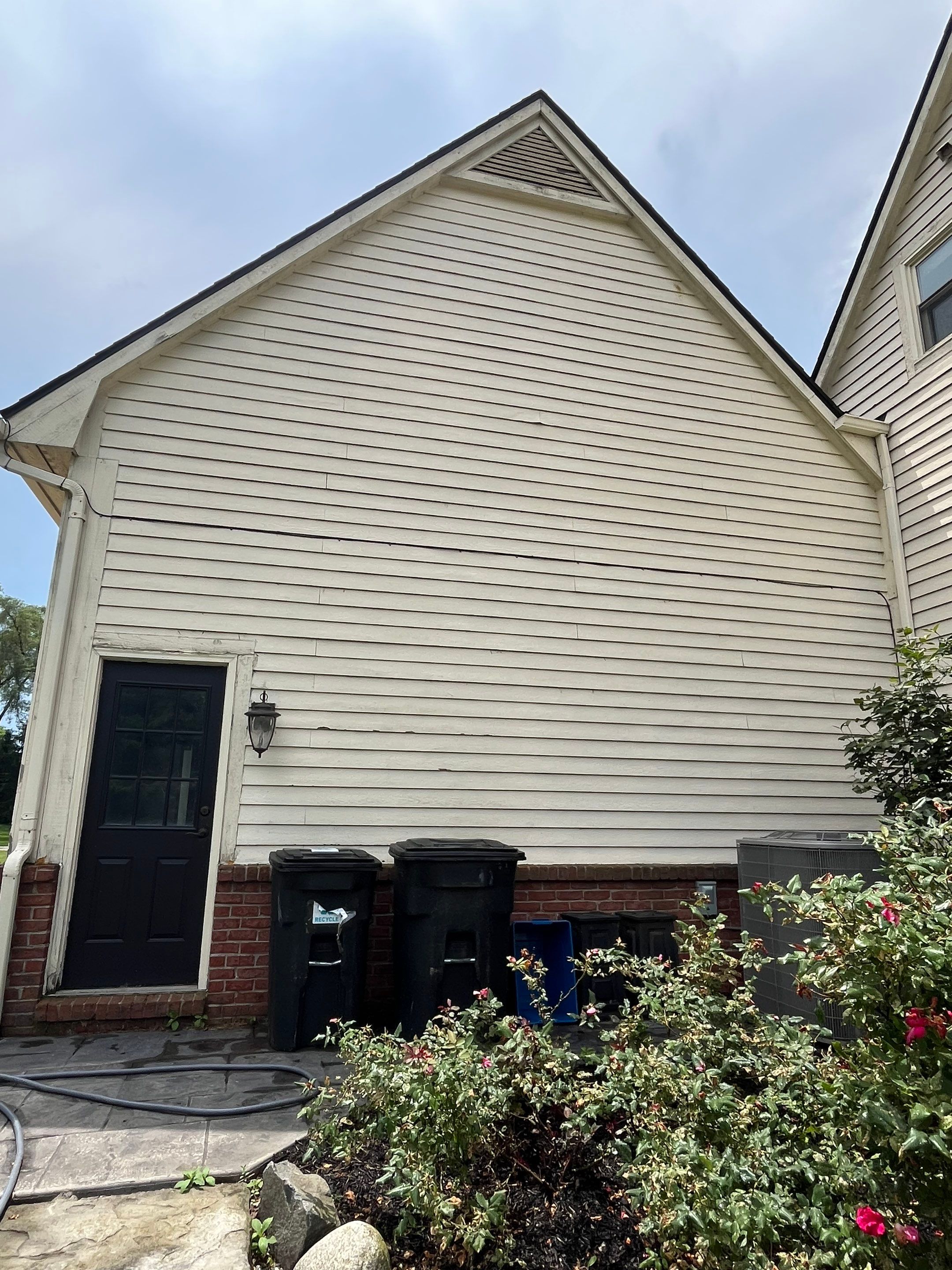 Siding Replacement using Alside S7 Cedar Mill Grain Pebble by 180 Contractors
