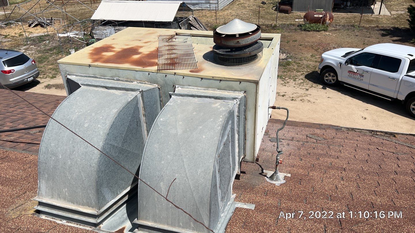 Metal roofing installation using Standing seam metal roofing system by Straight Edge Roofing Inc