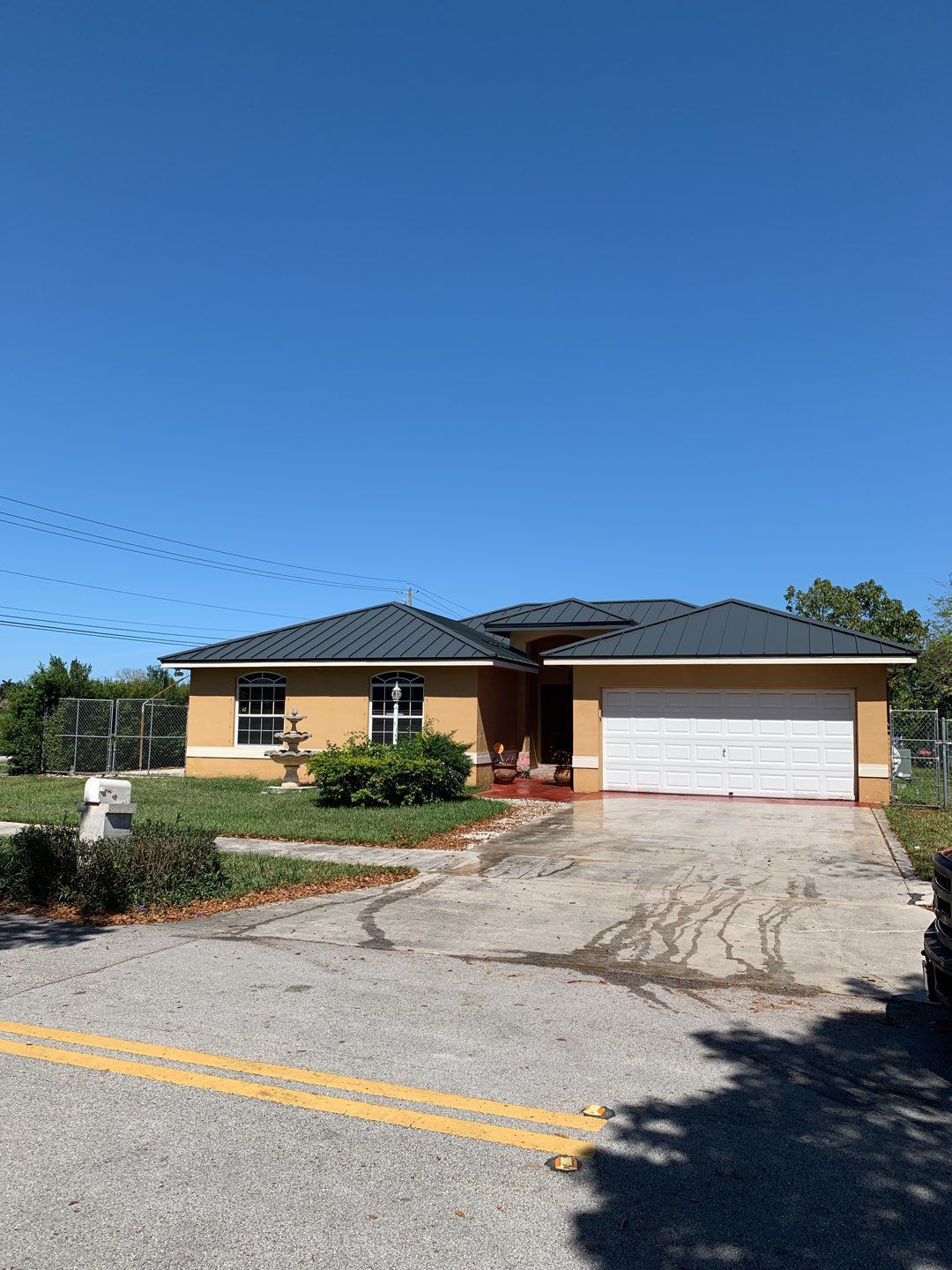 Metal Roof - Galvalume - Charcoal by Istueta Roofing