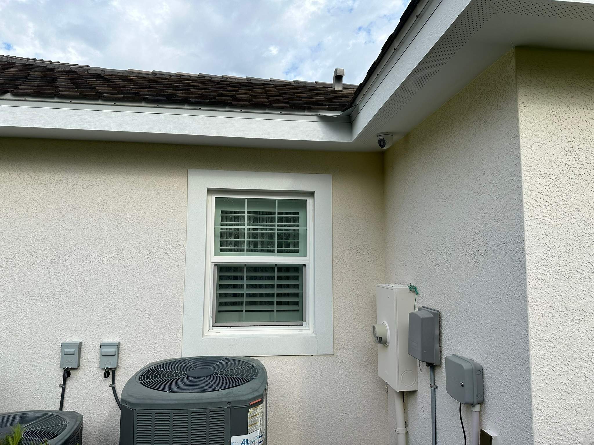 House Wash & Pool Screen Enclosure Cleaning in Winding River Community, Bradenton, FL | Sunshine AquaWash by Sunshine AquaWash