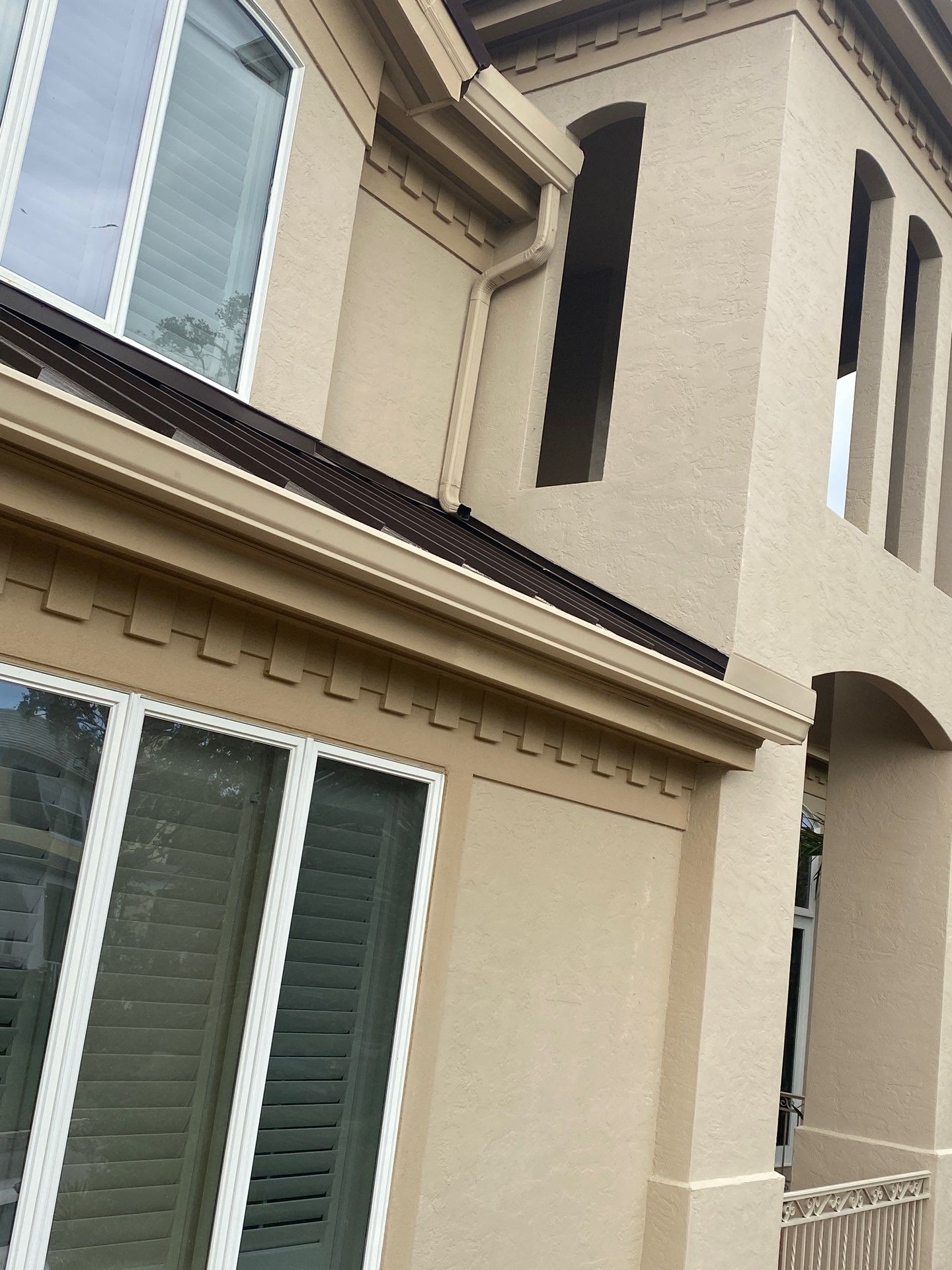 Seamless Gutters in Sarasota FL by Gutter Professors