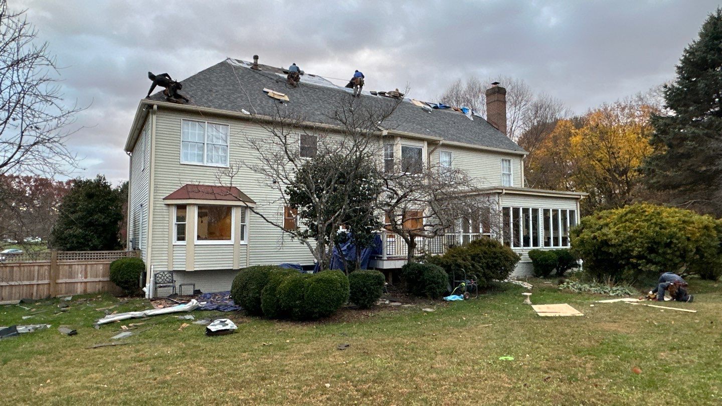 Herndon: CertainTeed Landmark Pro Designer Shingles in Max Def Driftwood by RM Banning, Inc.