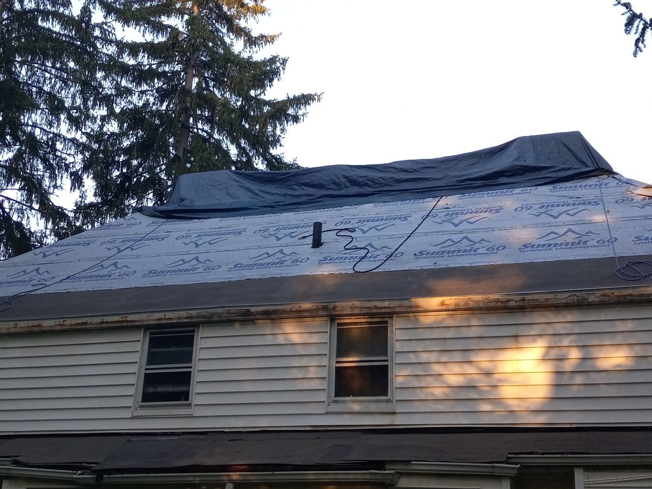 Brand: Atlas Pinnacle Color: Pristine Scotchgard Hearthstone Drip: White by Eagle Eye Roofing