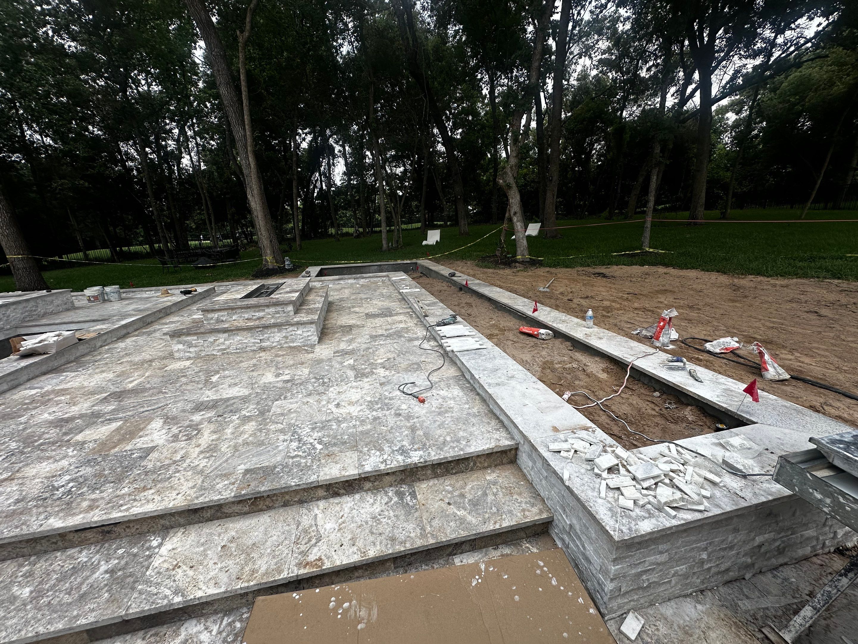 Modern Patio Cover and Kitchen in Montgomery by SophAlx LLC