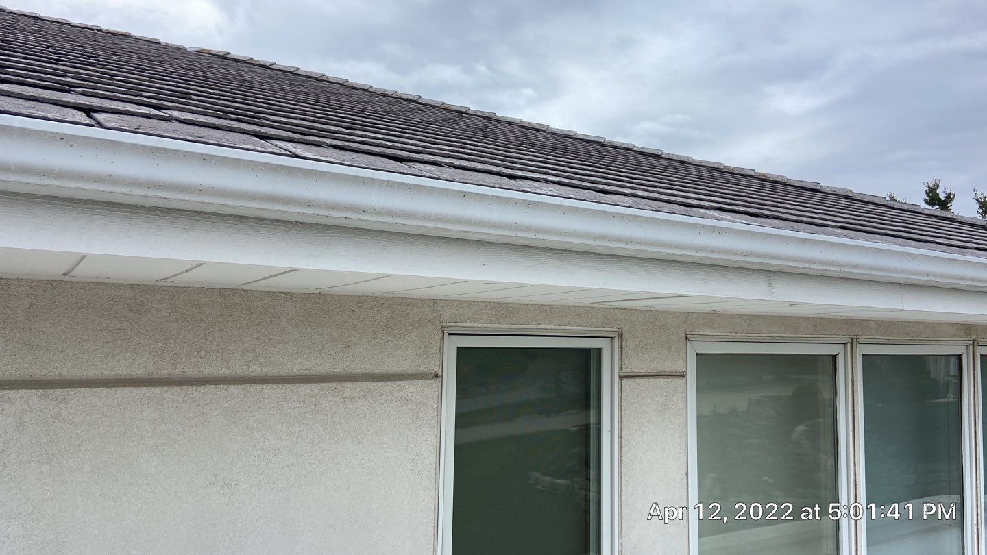 DaVinci Slate Roof Installation and Aluminum Gutter by Custom Installations