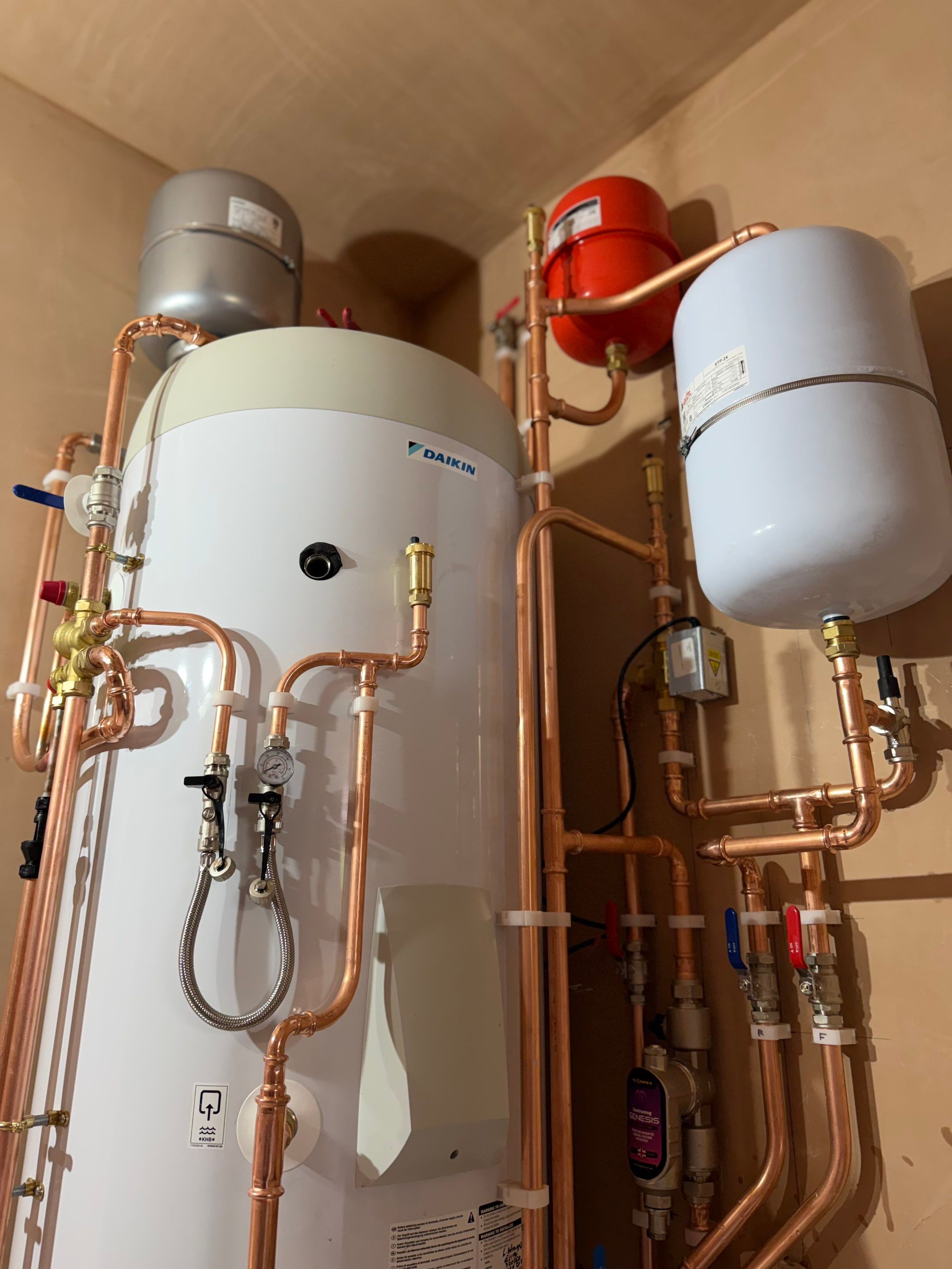š” Ideal HP290 Heat Pump Installation for a Self-Build Project in Beverley ā Designed by Elite, Delivered Alongside the Customer by Elite Services Group Ltd