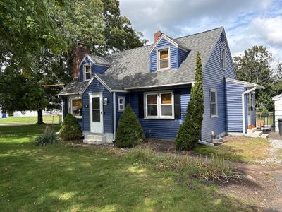 Siding Renewal Using CertainTeed Monogram D/4 Clapboard in Midnight Blue