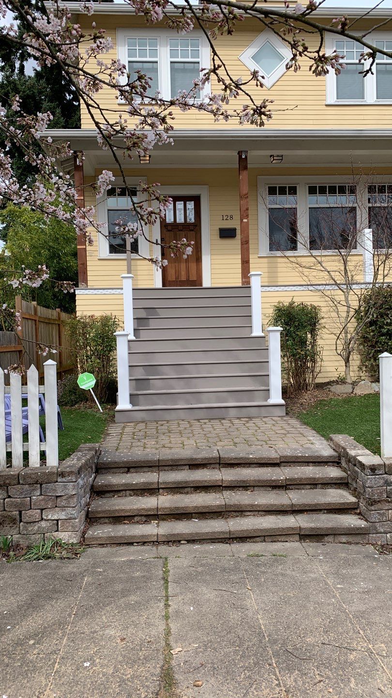 Greenlake Front Porch by Alki deck builders 