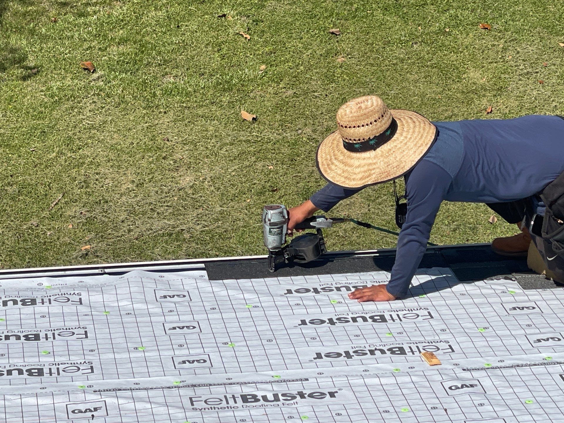 Residential Roofing Installation using GAF Timberline HDZ Charcoal by Undersun Roofing 