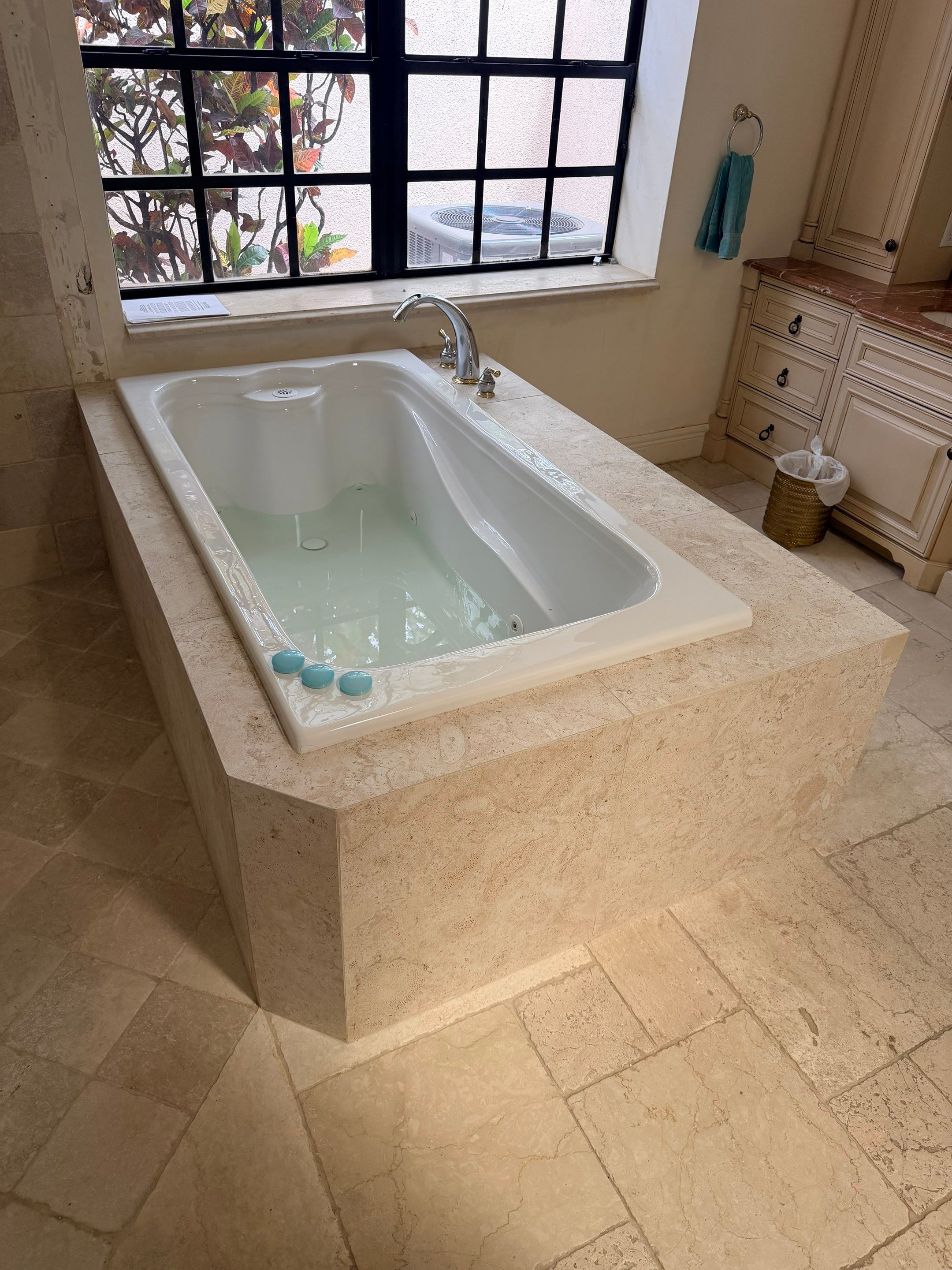 Roman Tub Remodel - Deerfield Beach by Hevi Tile