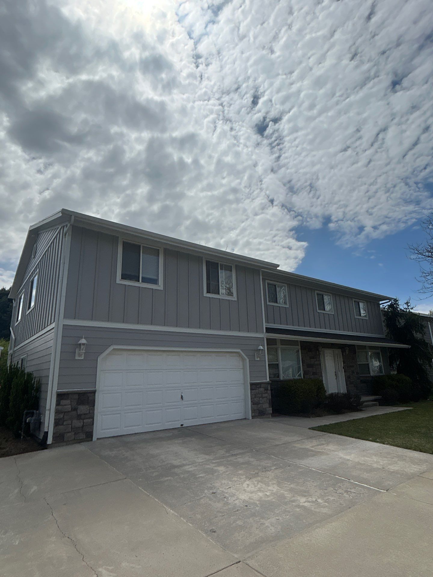 Lindon | Hardie & Steel Mixed Siding | Pearl Gray by Ideal Siding Utah