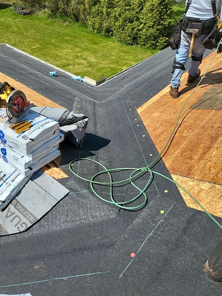 ATLAS PINNACLE COLOR: SUMMER STORM DRIP EDGE: WHITE by Eagle Eye Roofing