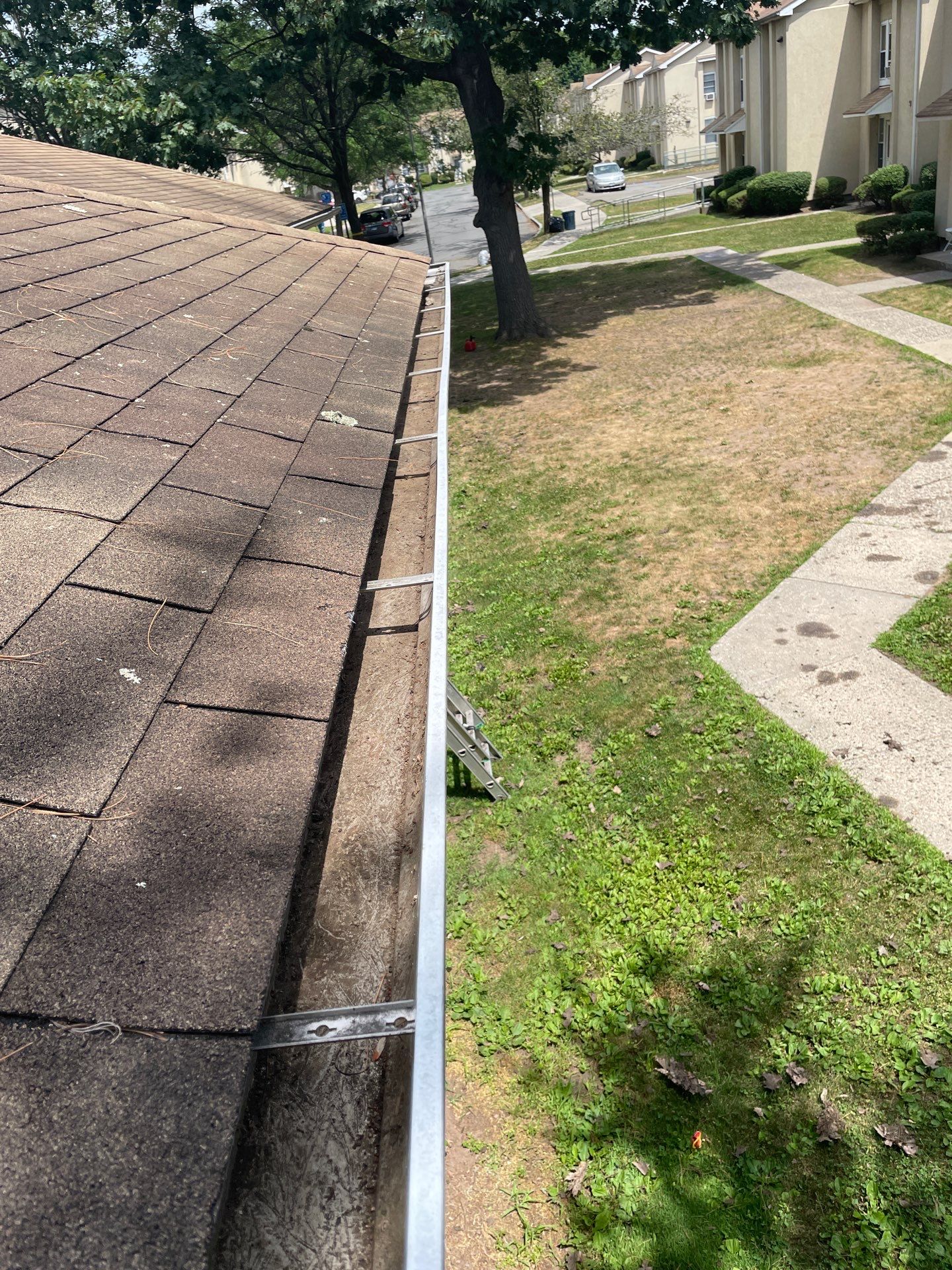 Commercial gutter cleaning Bridgeport after photo with clean gutters