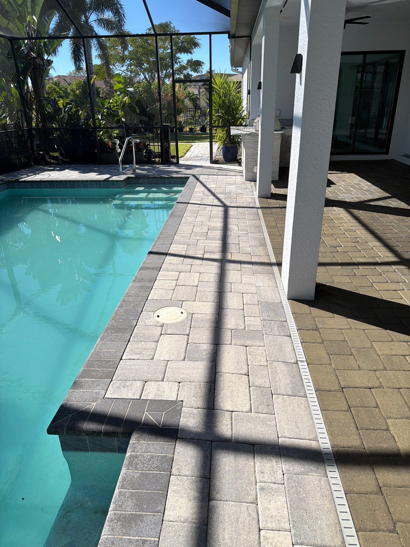 Full-Scale Paver Stripping and Sealing in La Paloma Sun City Center by Supreme Paver Experts
