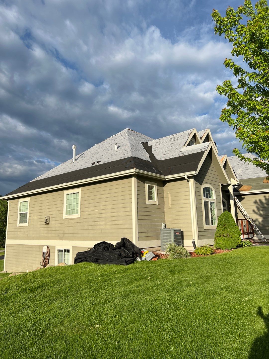 GAF Timberline HDZ - Weathered Wood by Montana Roofing Solutions