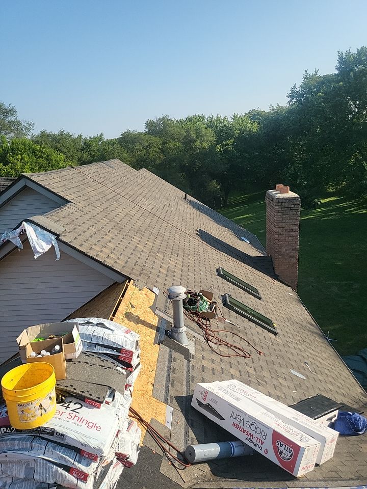 ATLAS PINNACLE COLOR: WEATHERED SHADOW by Eagle Eye Roofing