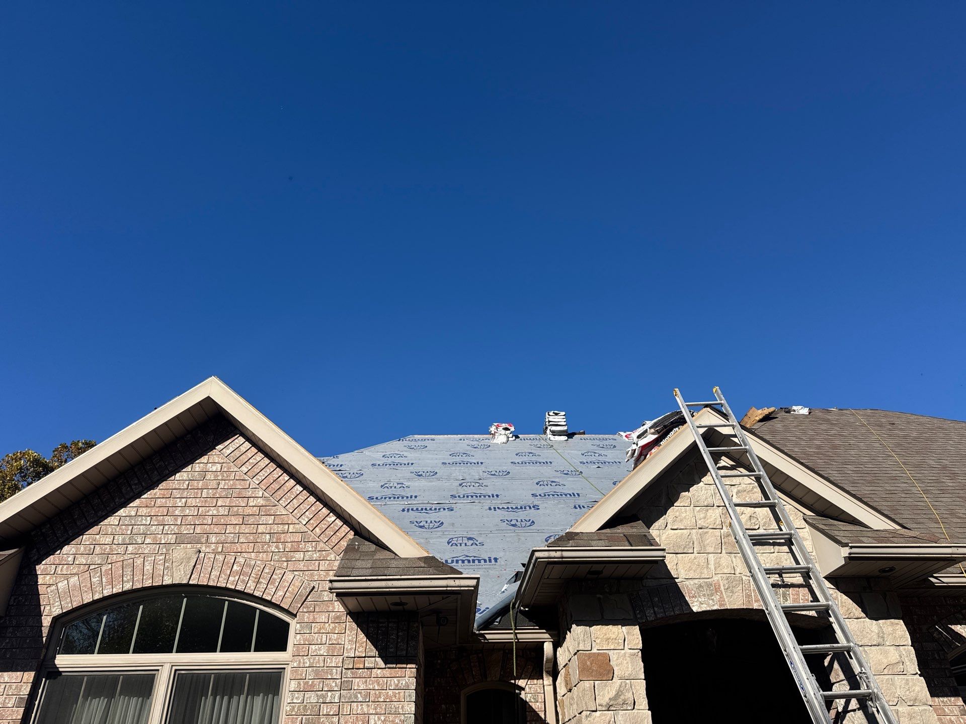 Residential Roofing & Gutter install - Atlas Pinnacle Pristine - Roof Color Majestic Shake - Gutter color Sierra Clay by Titan Commercial & Residential Roofing