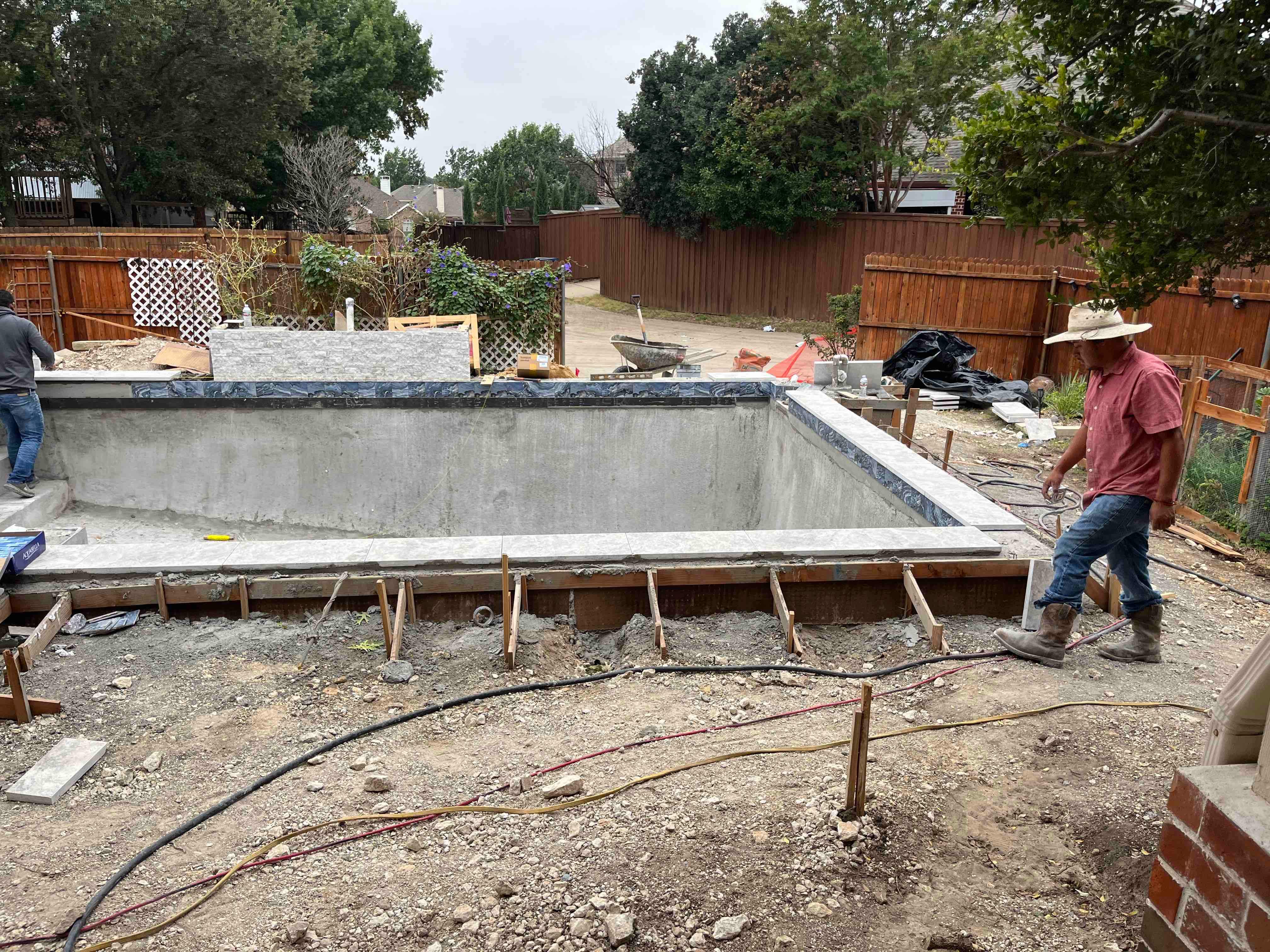 Geometric Pool with Raised Spa by Pinnacle Pools and Spas - DFW