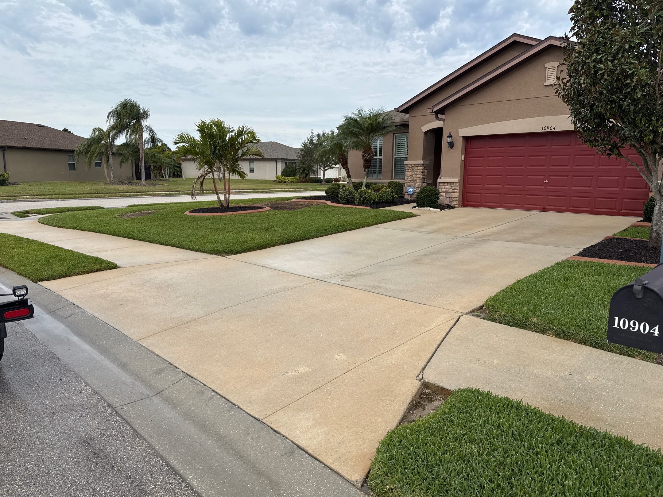 Transform Your Driveway & Curb Appeal with Sunshine AquaWash! | Expert Pressure Washing Services by Sunshine AquaWash