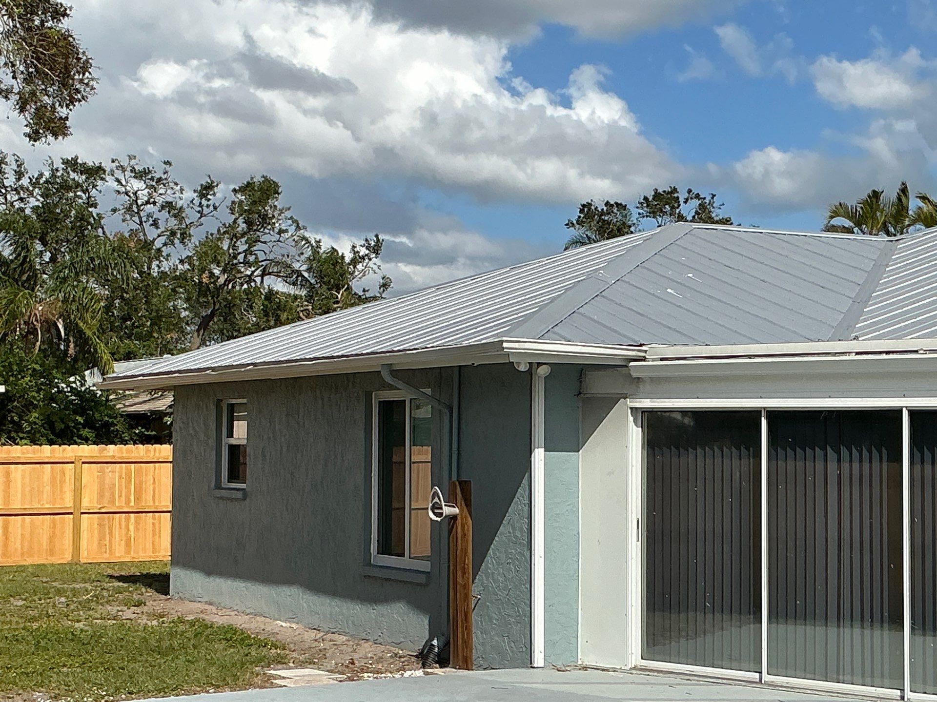 6-Inch Seamless Gutters in Sarasota FL by Gutter Professors