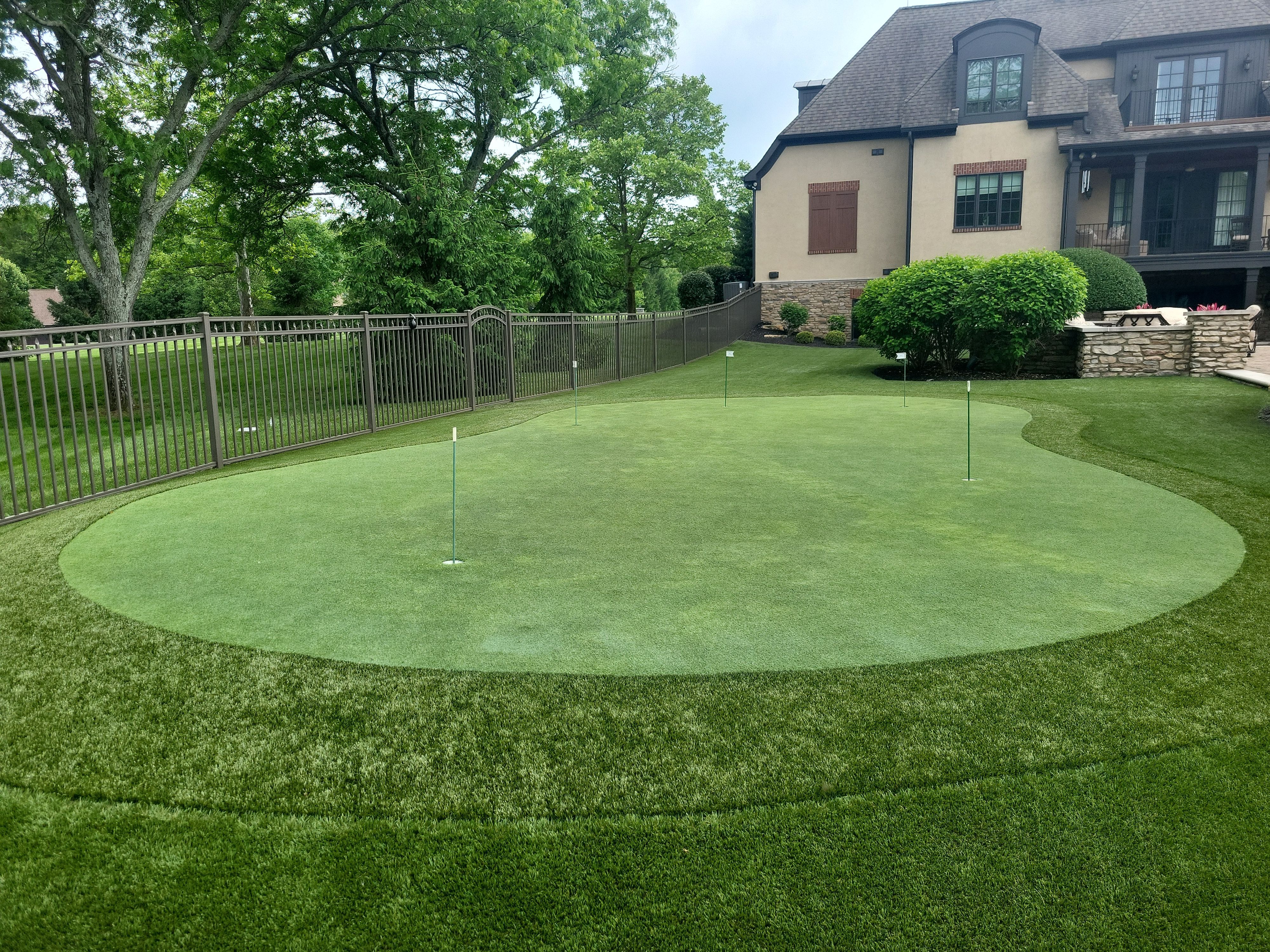 Custom Backyard Putting Green and Synthetic Turf Lawn in Delaware by Southwest Greens Midwest