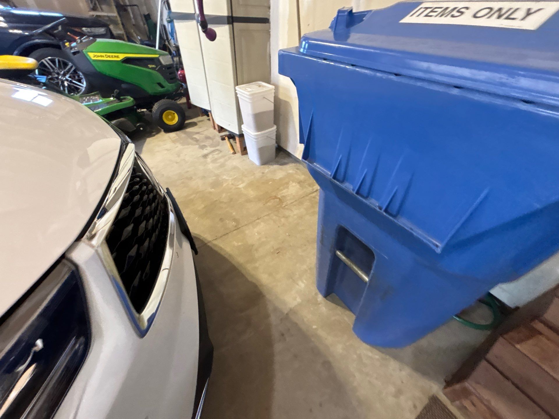 Sioux Falls Garage Concrete Repair and Epoxy Flake Floor Coating by Select Painting, Coatings & Garage Cabinets