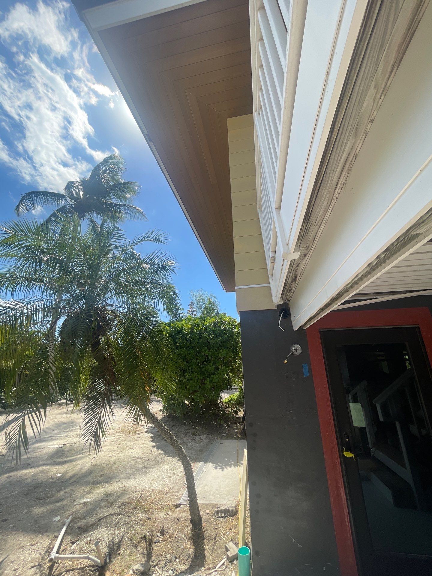 7-Inch Smooth Box Seamless Gutters using Seamless Gutters and Metal Fascia in Sanibel FL by Gutter Professors