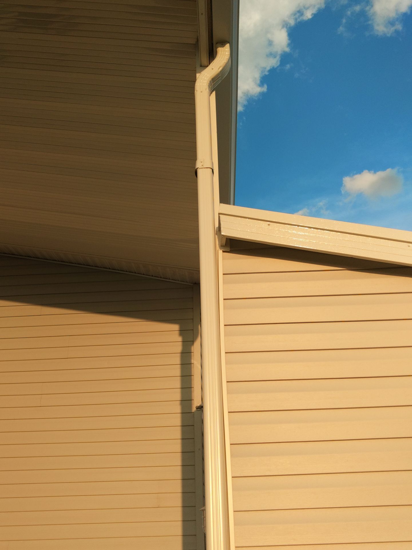 7-Inch Seamless Gutters for Heavy Rain in Sarasota FL by Gutter Professors