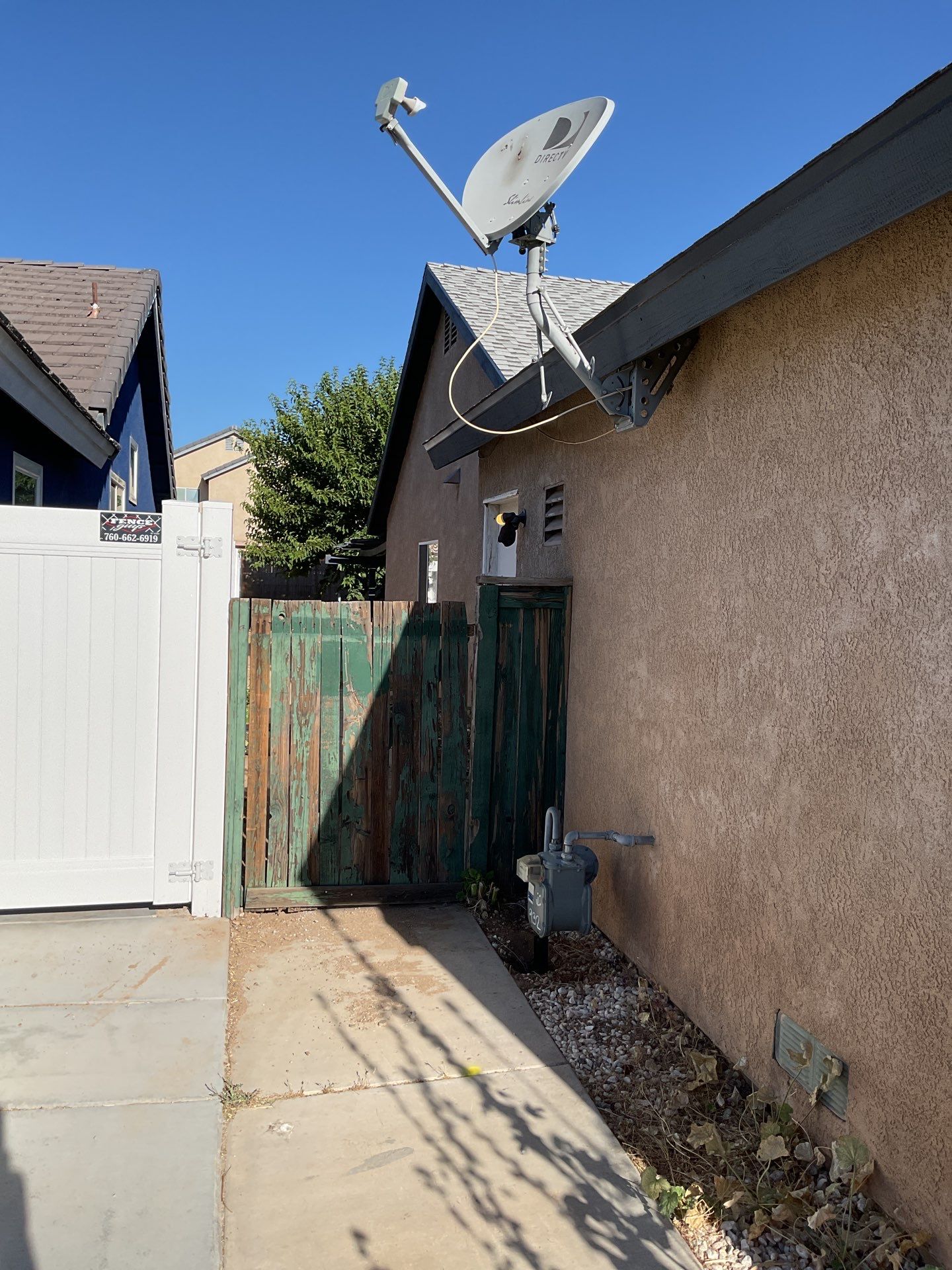 Fence Installation using Vinyl by Fence Guys Inc. 