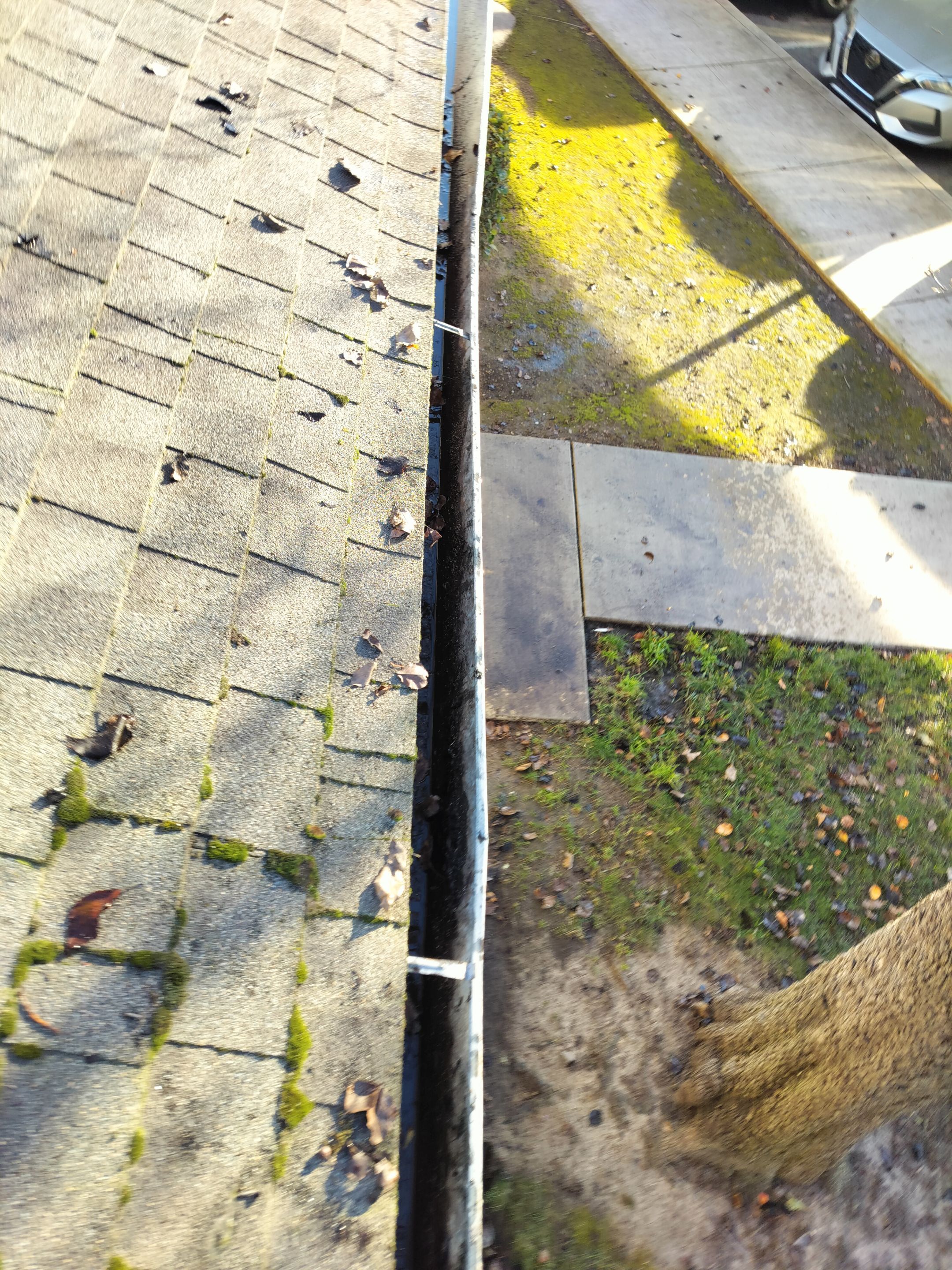 Commercial gutter cleaning Elk Grove, CA after photo with clean gutters